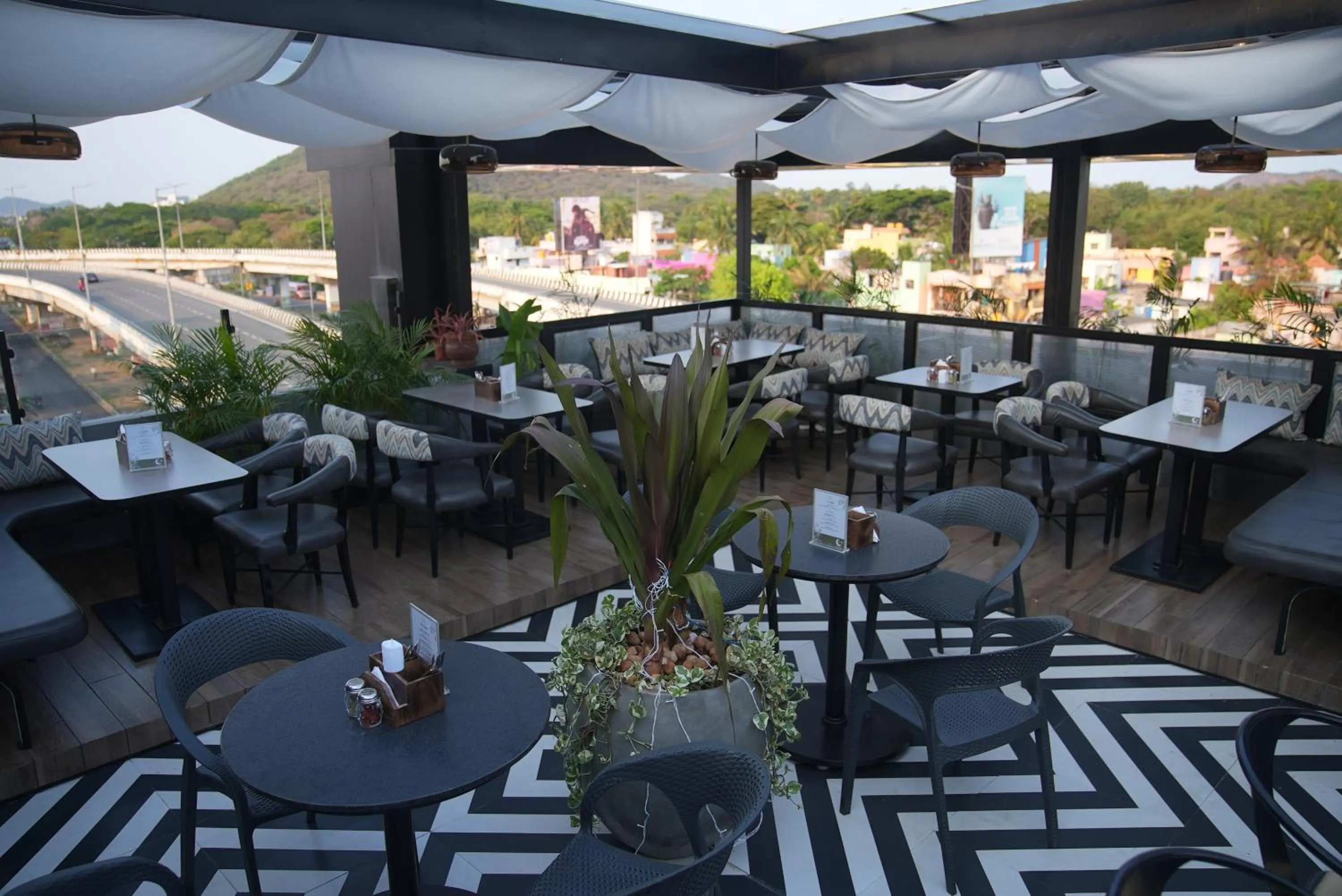 Restaurant/places to eat in Hotel SRR Grand