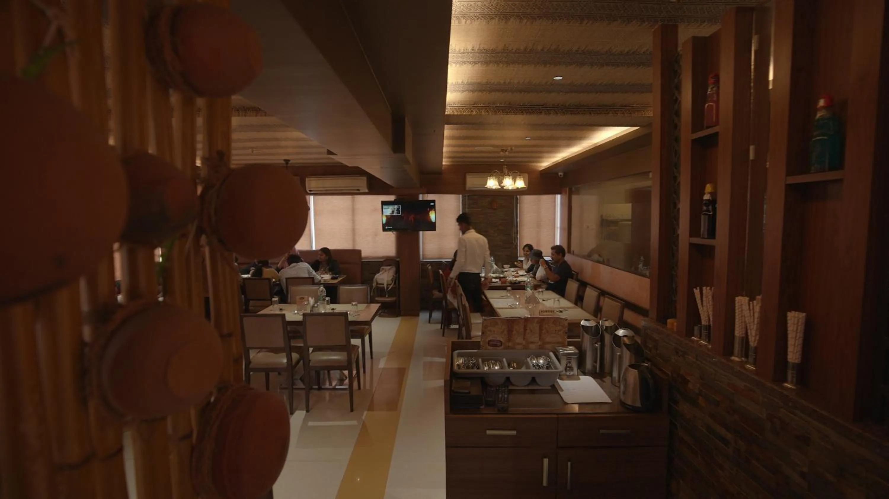 Restaurant/places to eat in Hotel SRR Grand