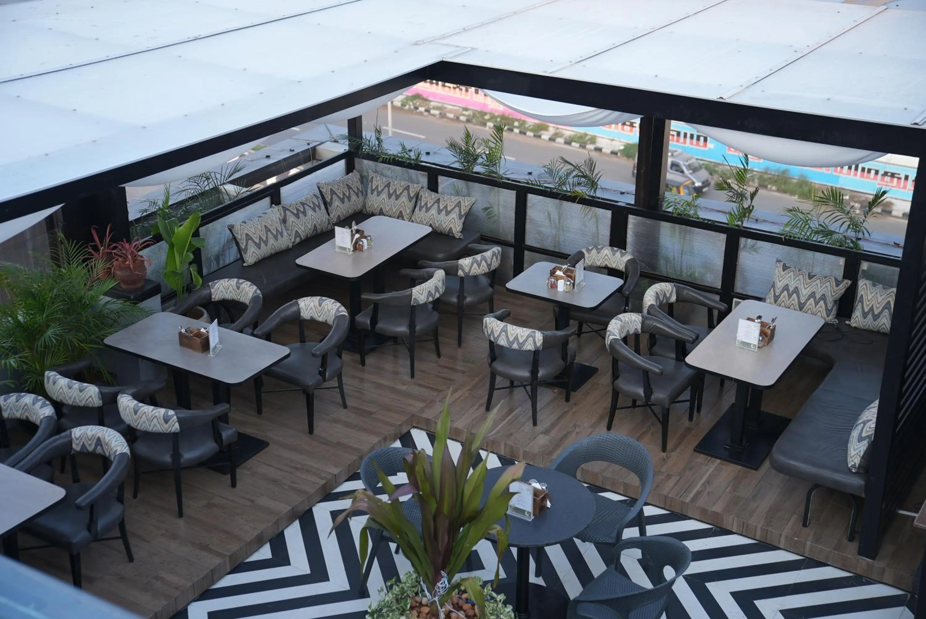 Restaurant/places to eat in Hotel SRR Grand