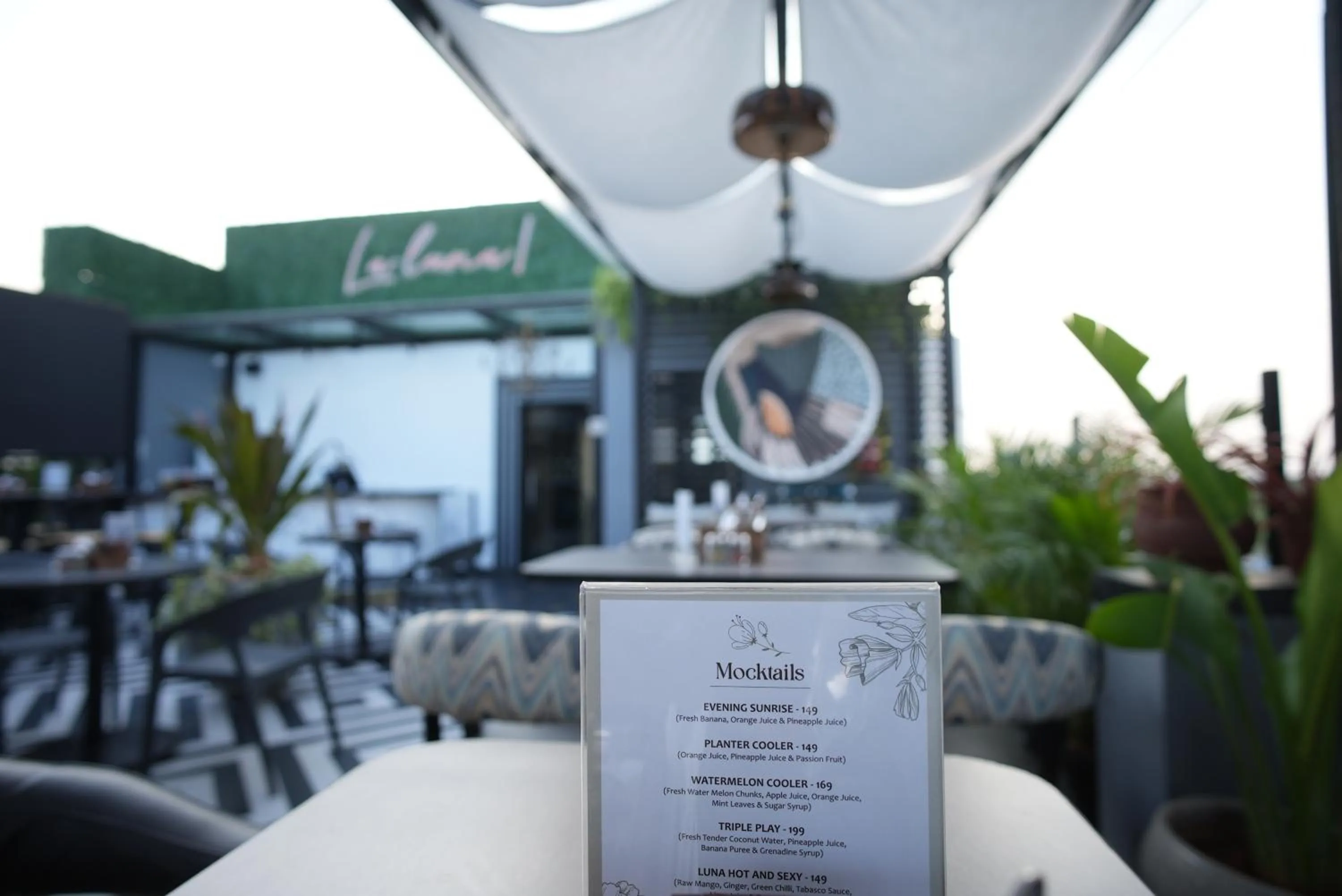 Restaurant/places to eat in Hotel SRR Grand