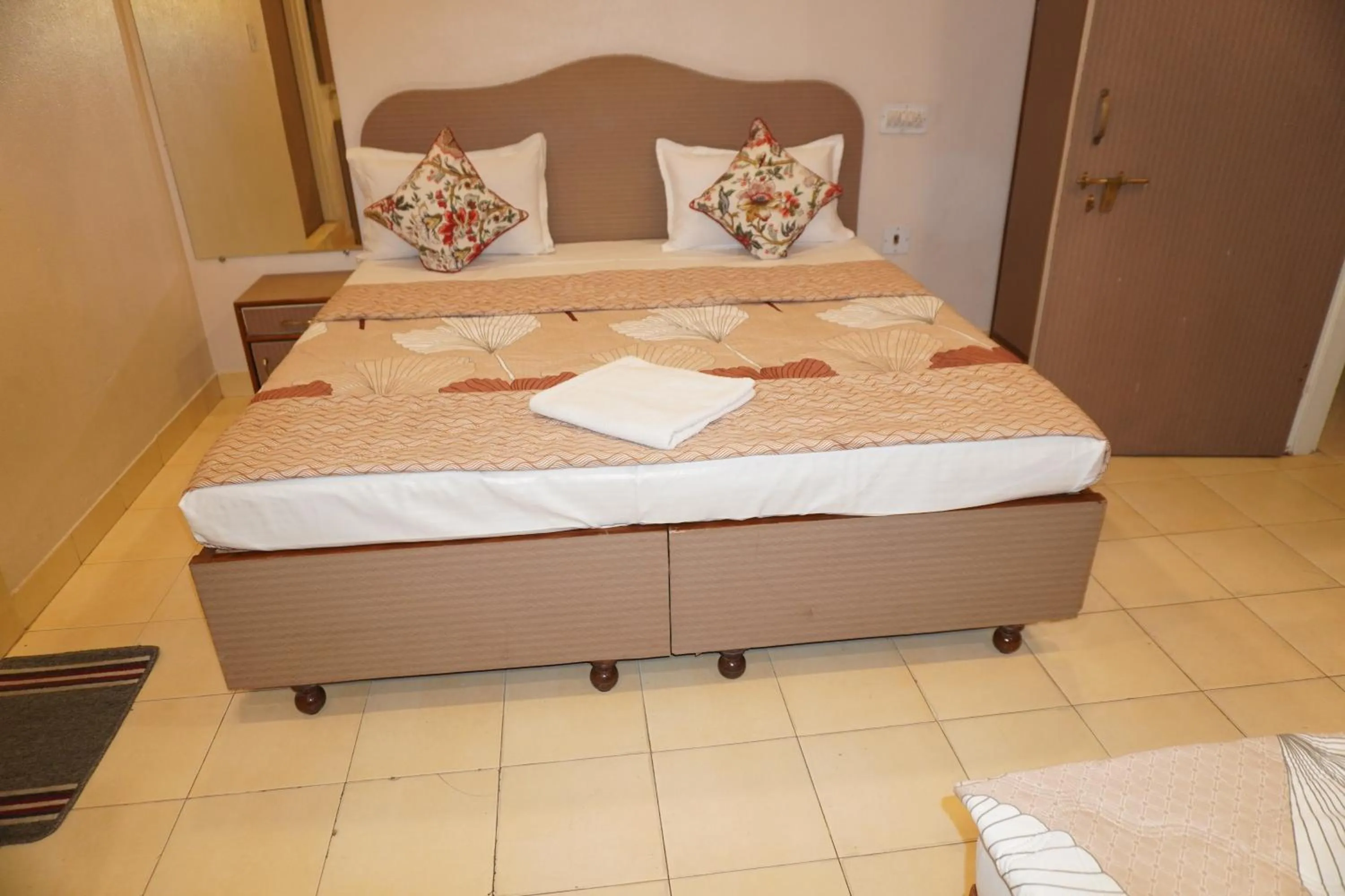 Photo of the whole room, Bed in Hotel City Home - A Heritage Hotel