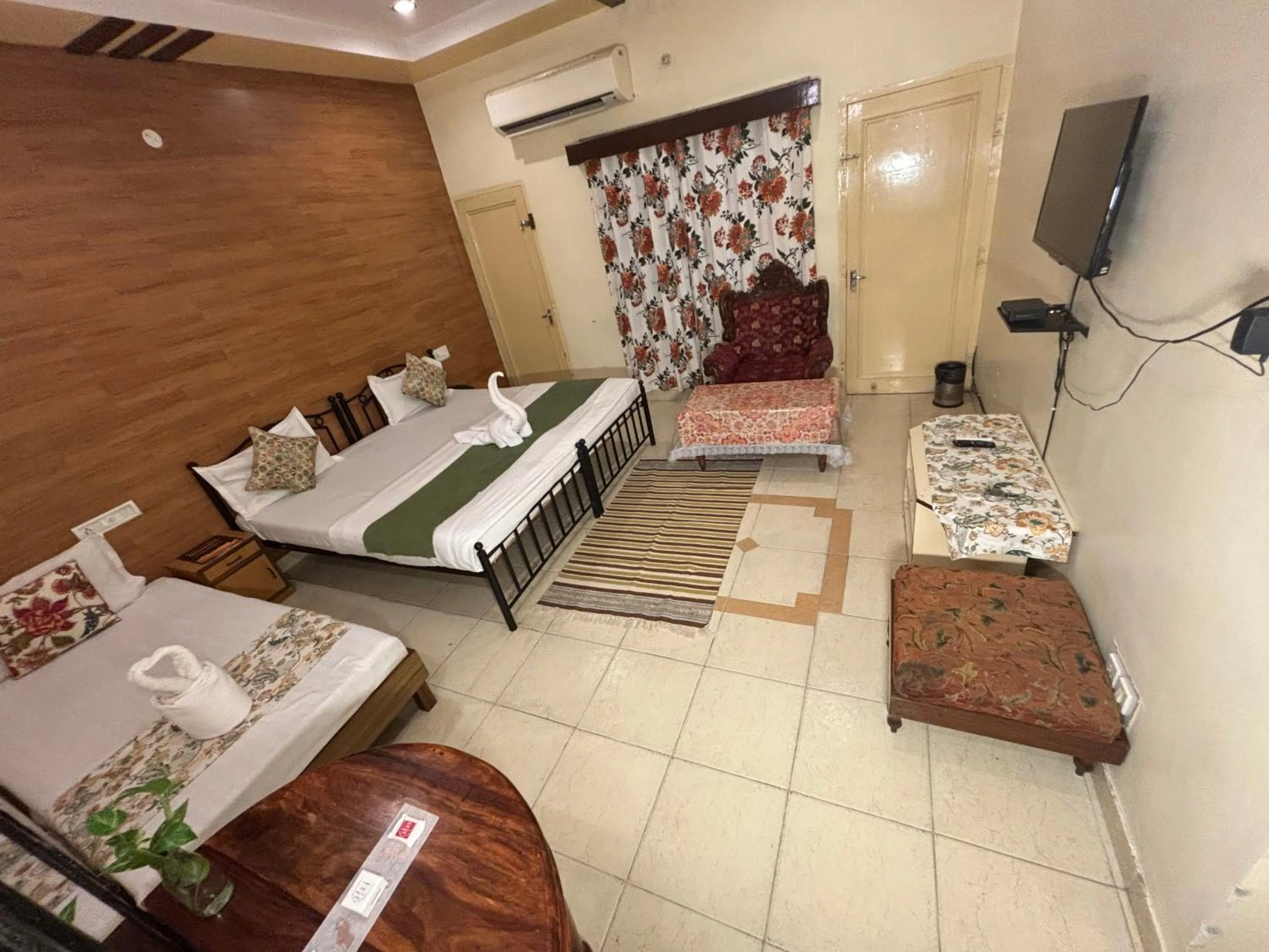 Guests, Bed in Hotel City Home - A Heritage Hotel