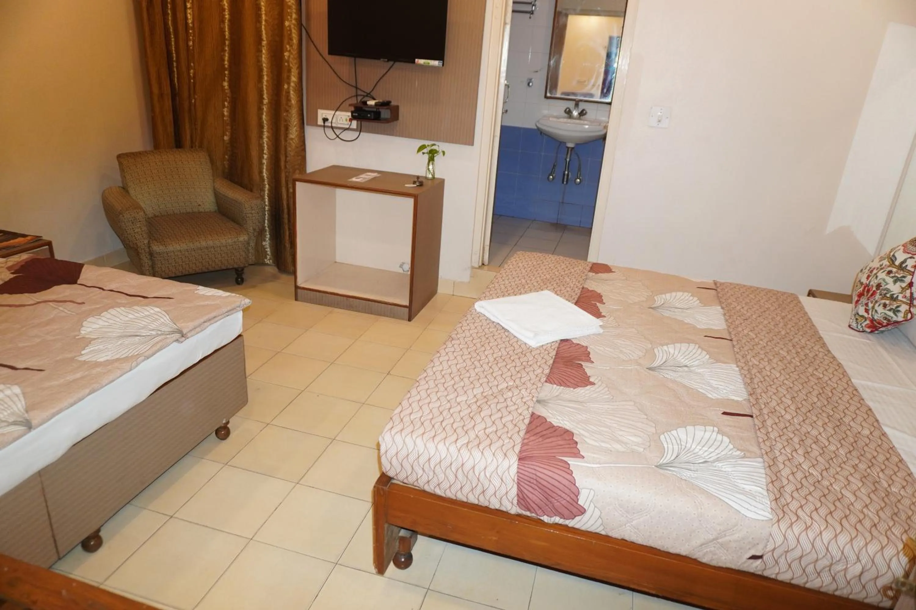 Photo of the whole room, Bed in Hotel City Home - A Heritage Hotel