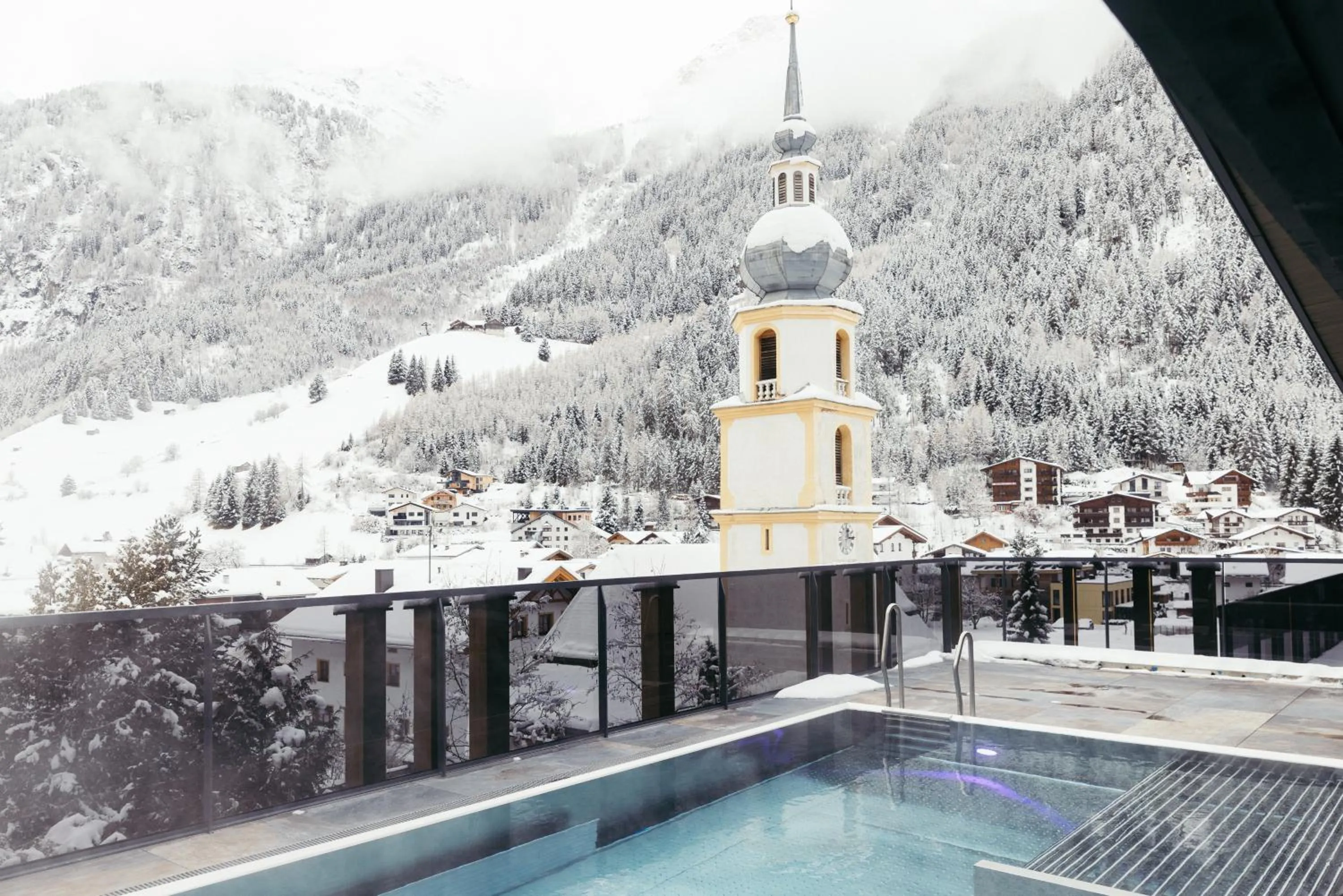 Swimming pool in Hotel Kirchenwirt