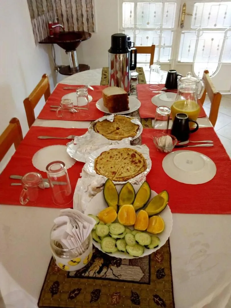 Breakfast in Le Parlour