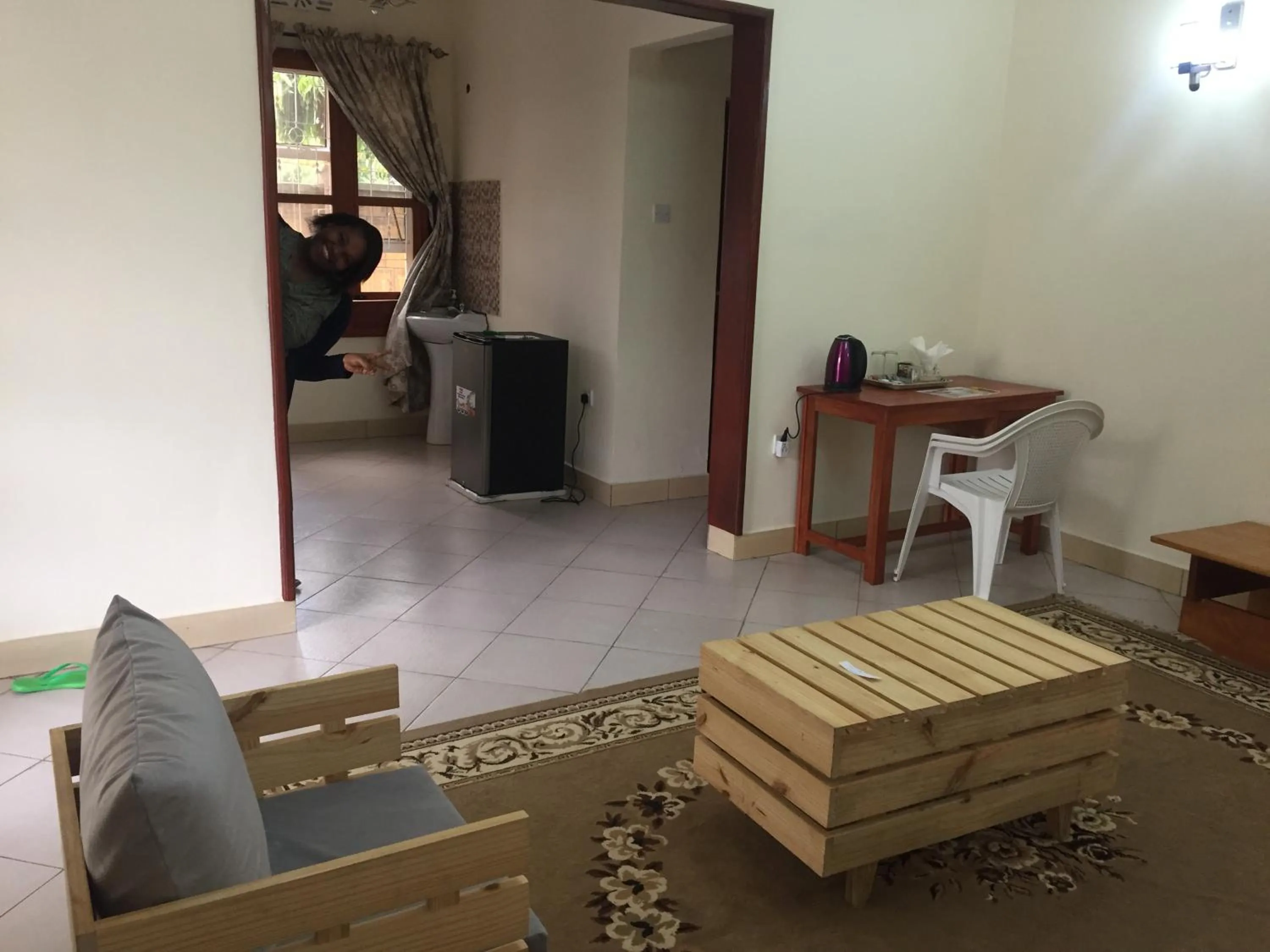 Communal lounge/ TV room in Le Parlour