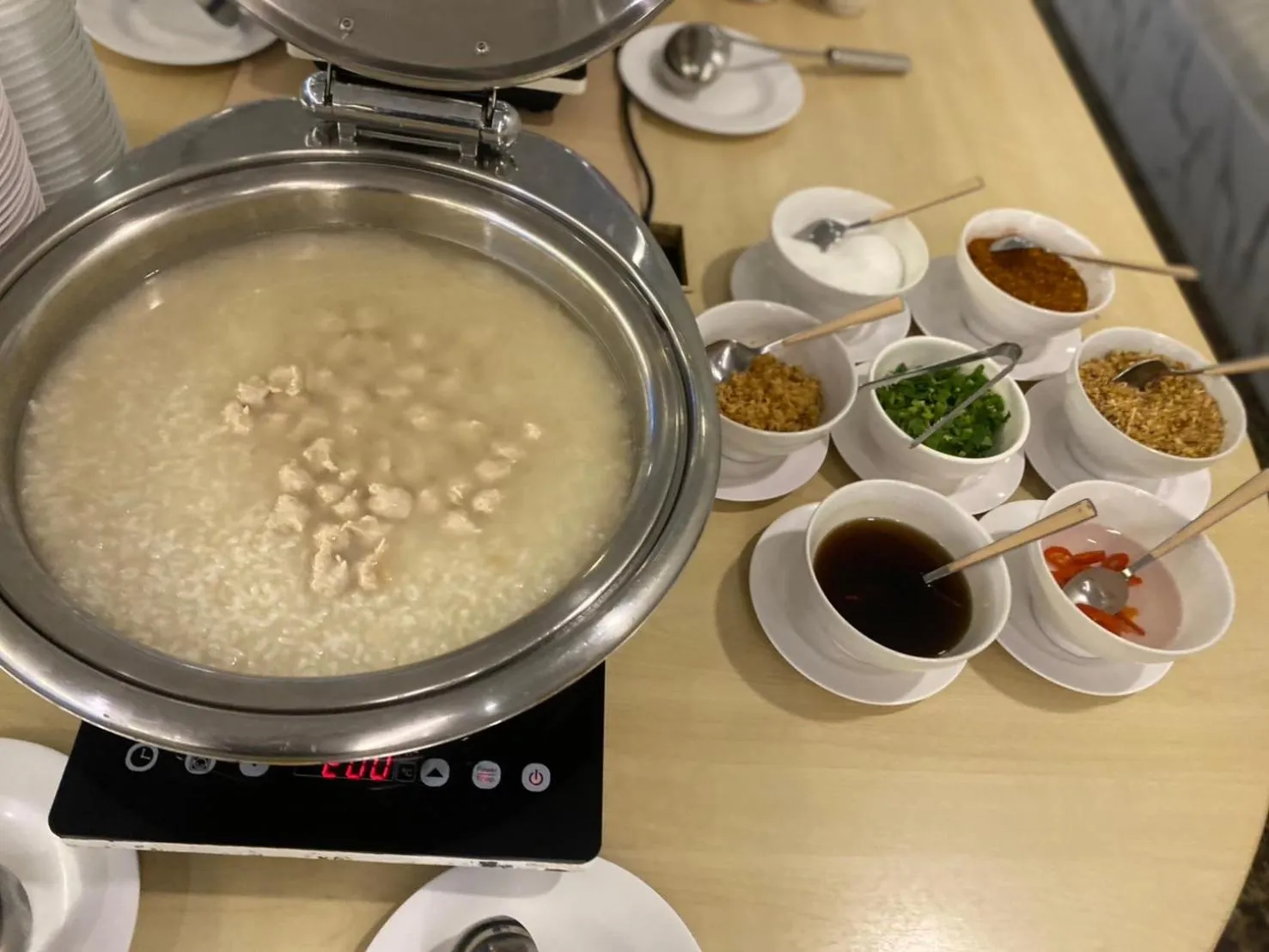 Restaurant/places to eat in Ingnaam Hotel