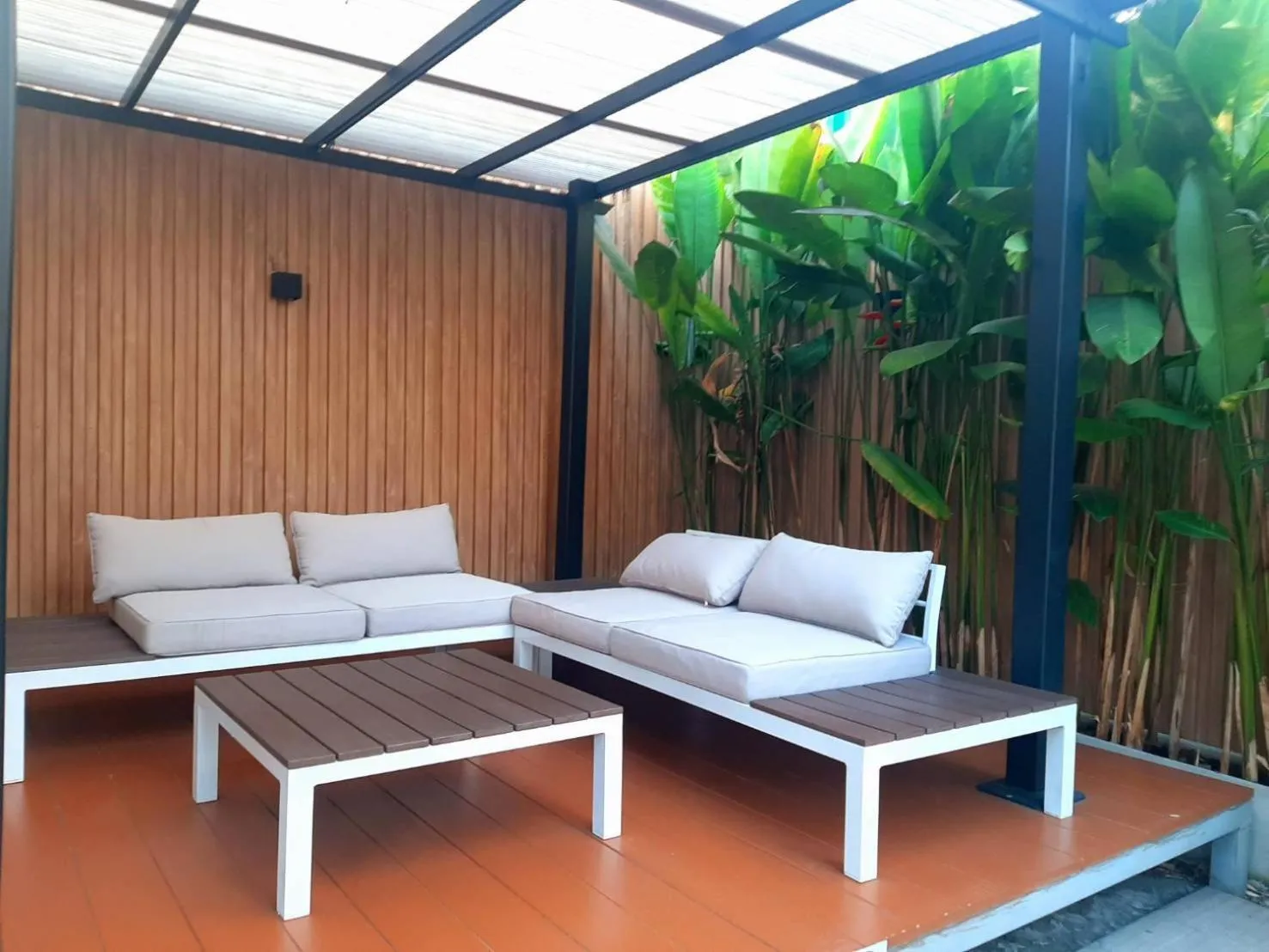 Swimming pool in Ingnaam Hotel