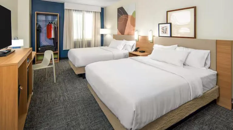 Bed in OYO Hotel Olympia - Tumwater