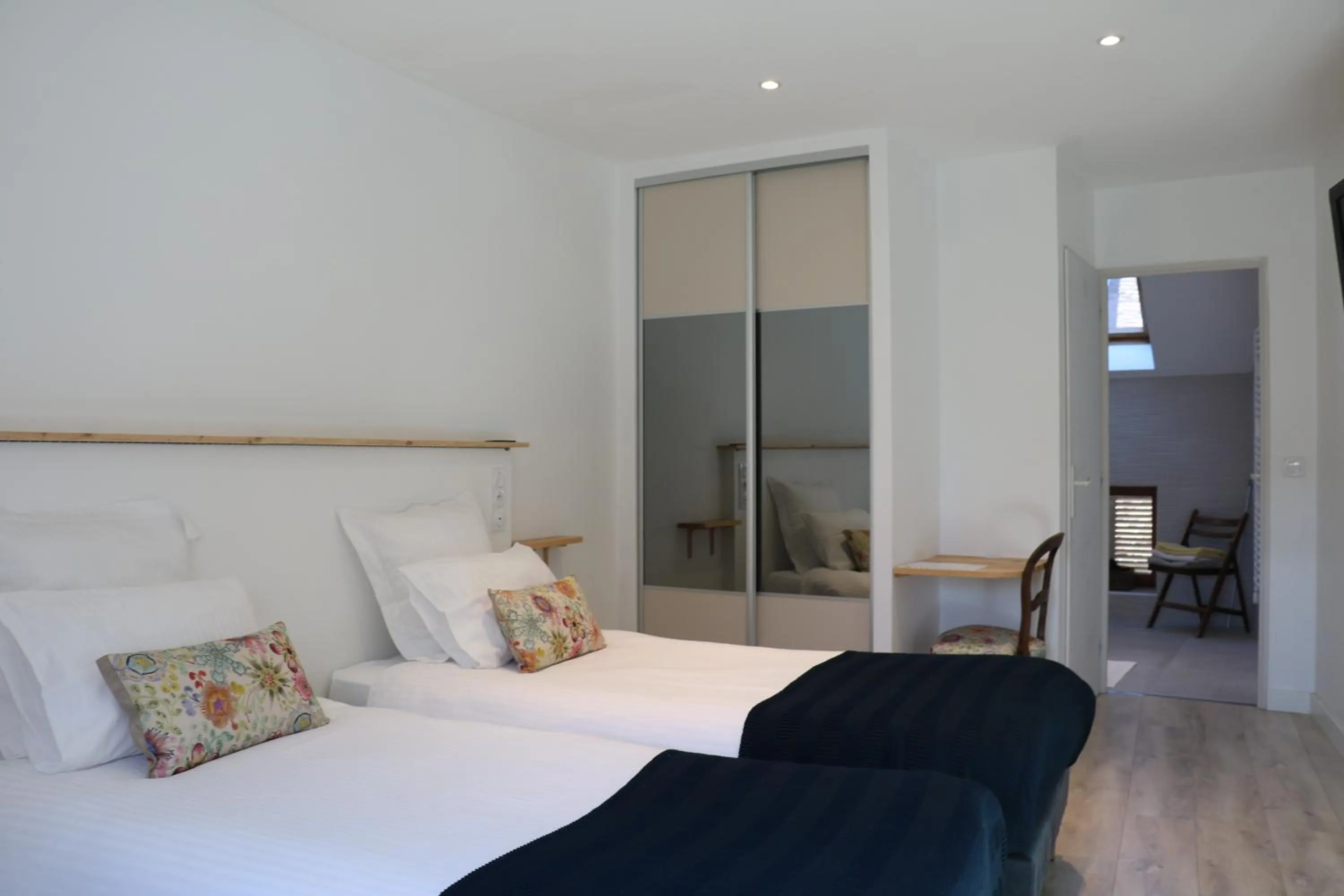 Toilet, Bed in Au Coeur de Nuits