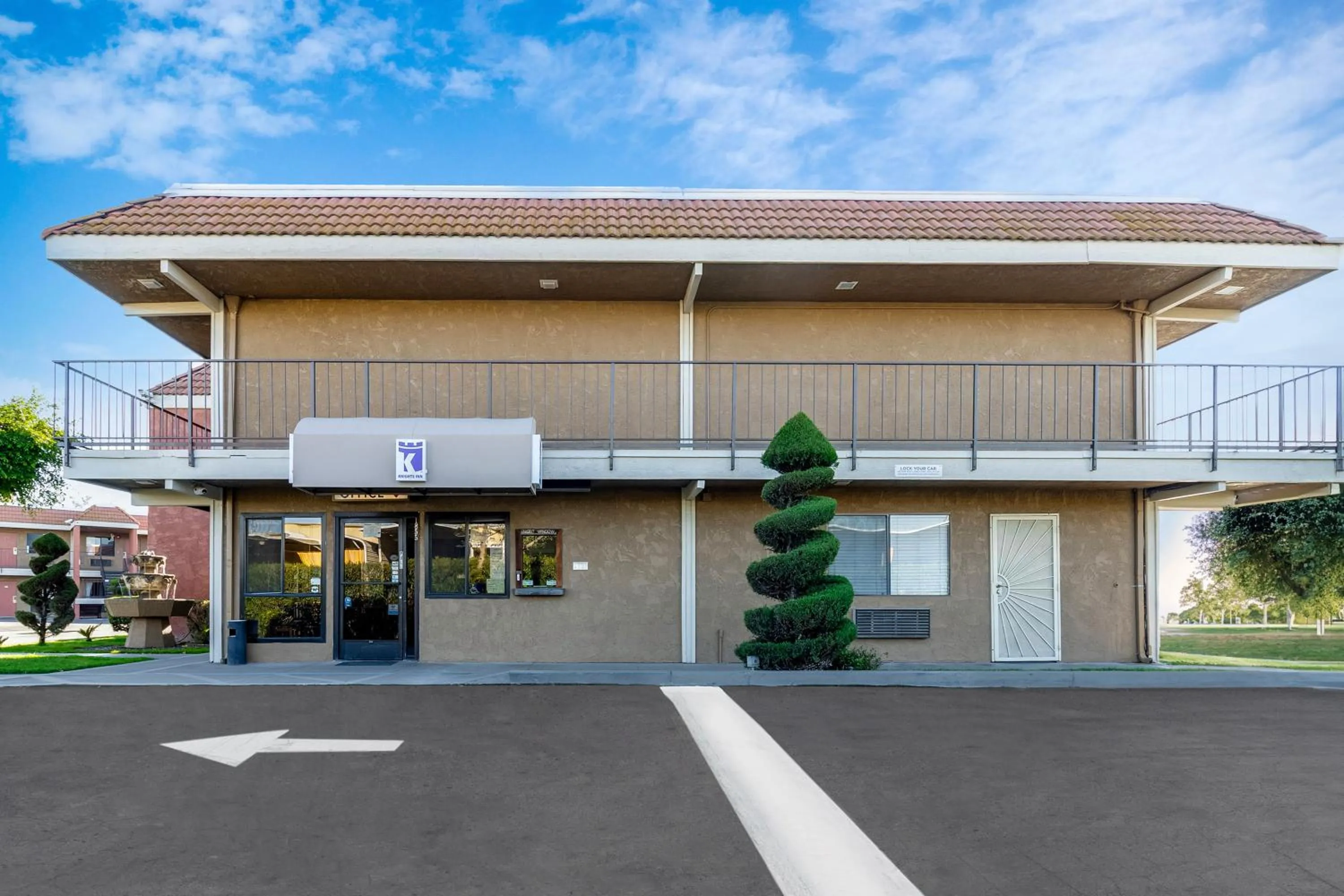 Property building in Knights Inn Madera