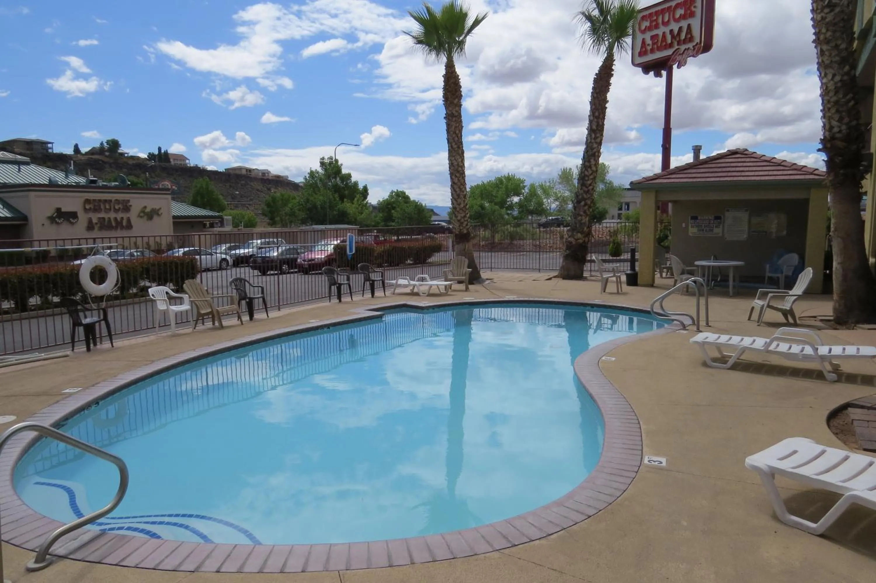 Swimming pool in America's Best Inn & Suites Saint George