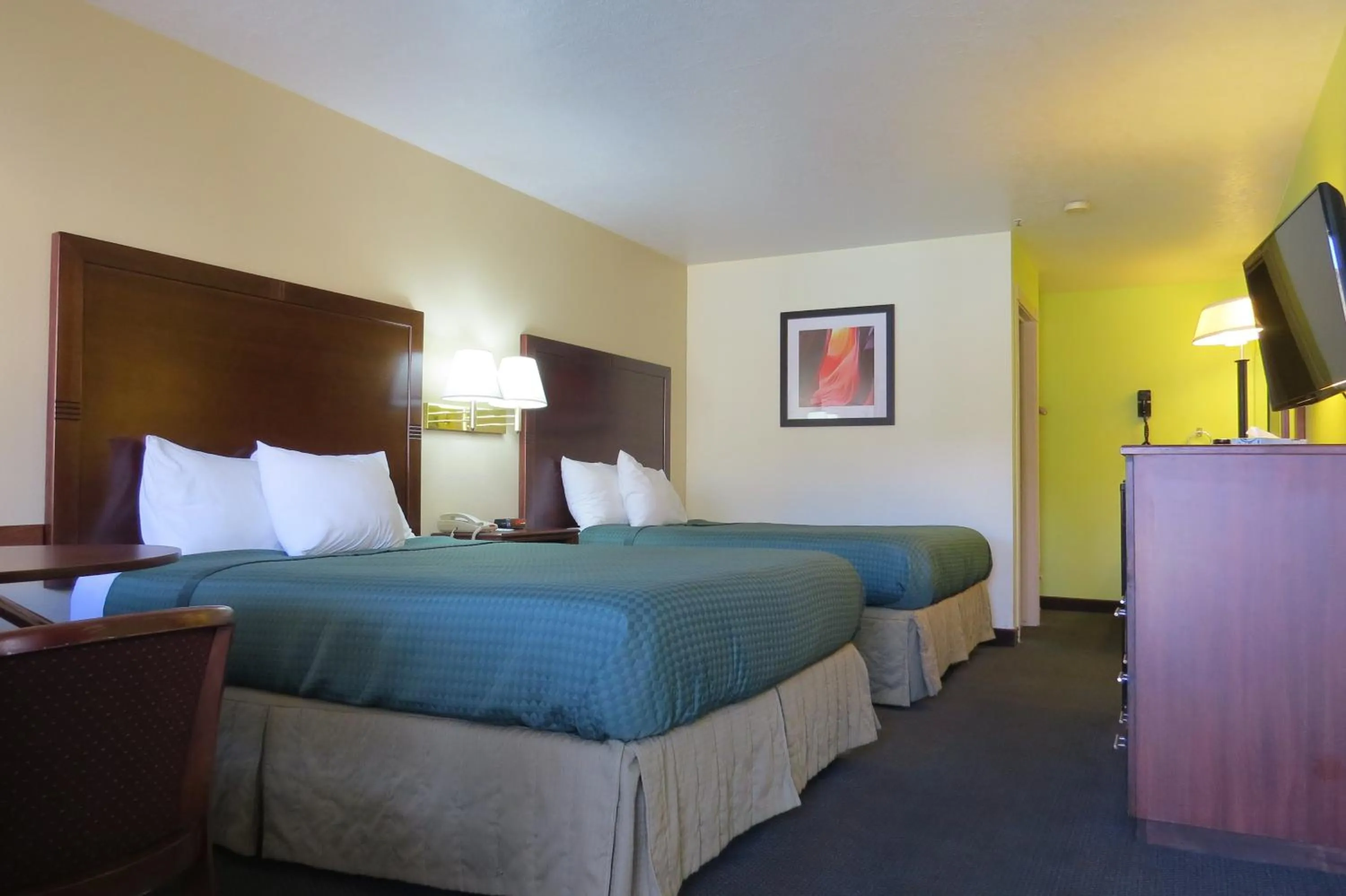 Bedroom, Bed in America's Best Inn & Suites Saint George