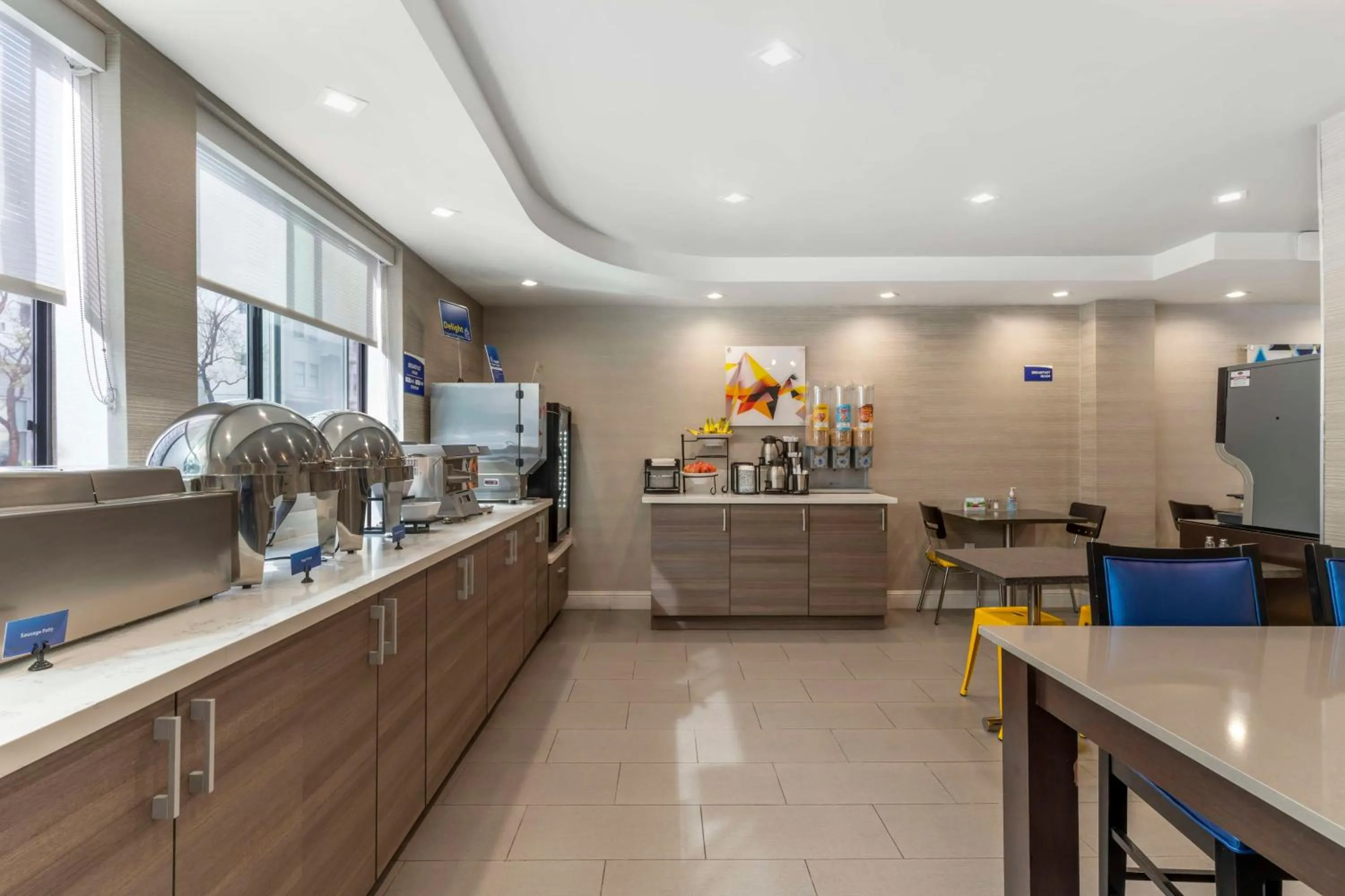 Breakfast in Best Western Red Coach Inn