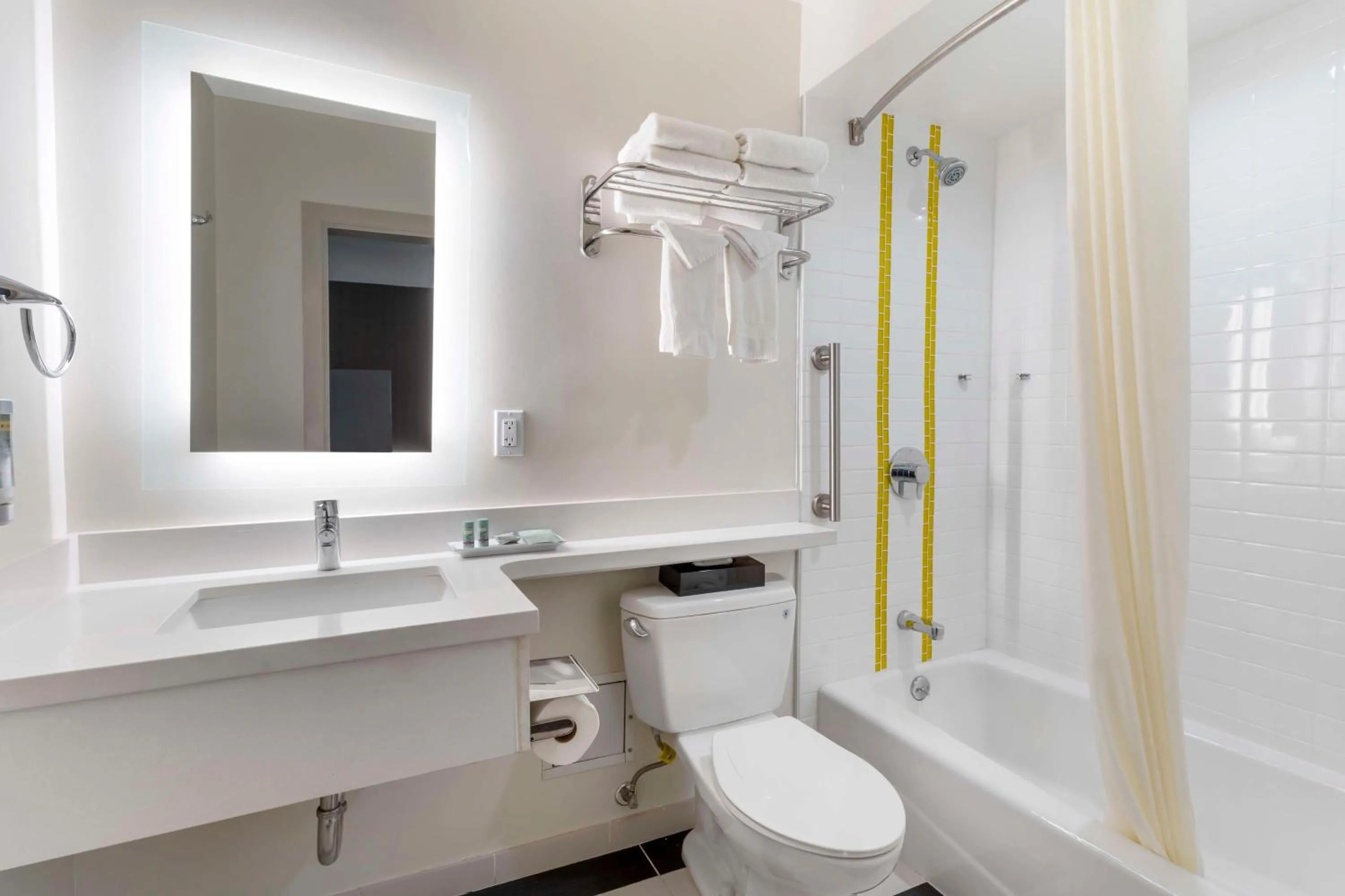 Bathroom in Best Western Red Coach Inn