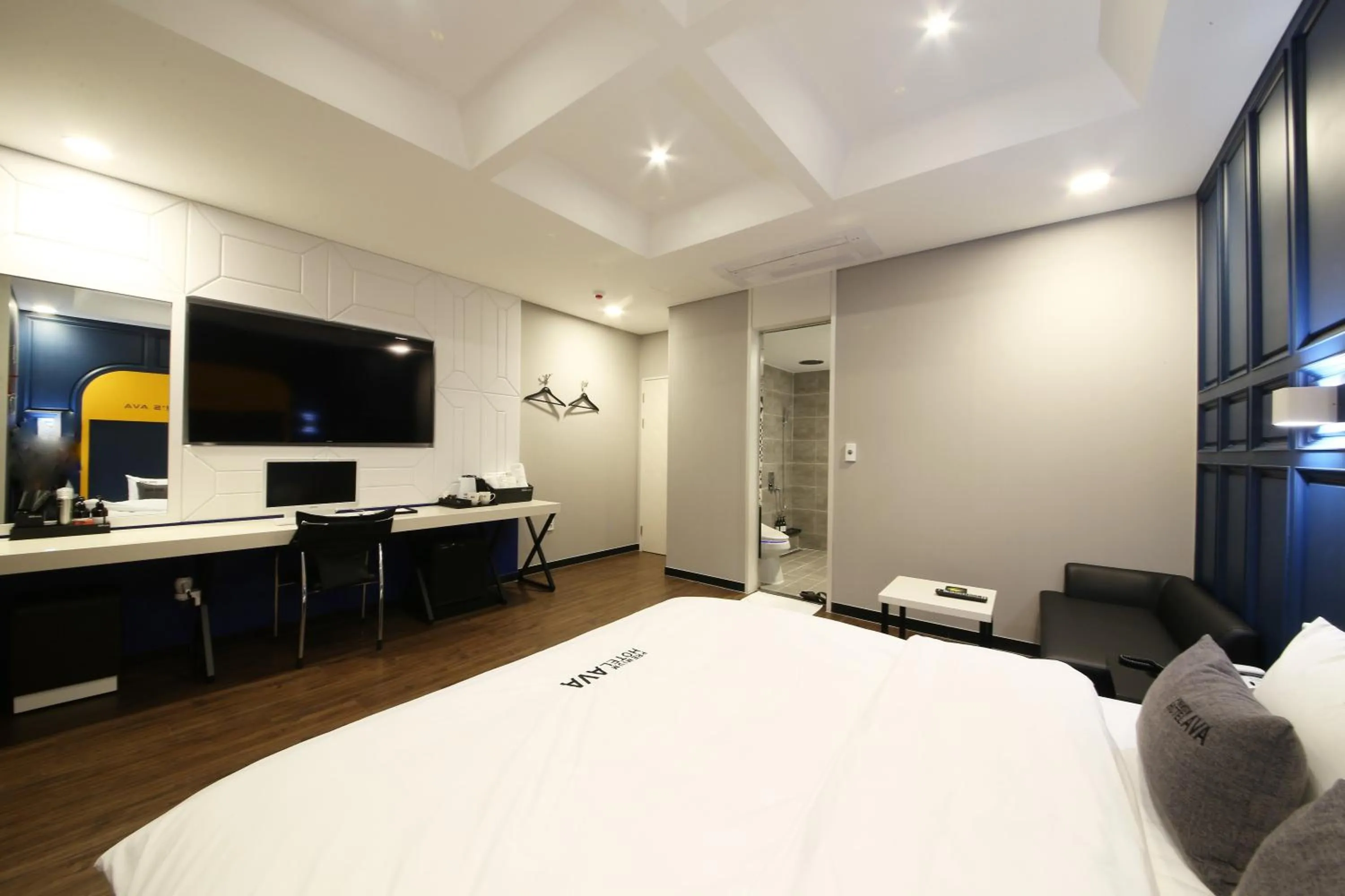 Bed in Premium Ava Hotel