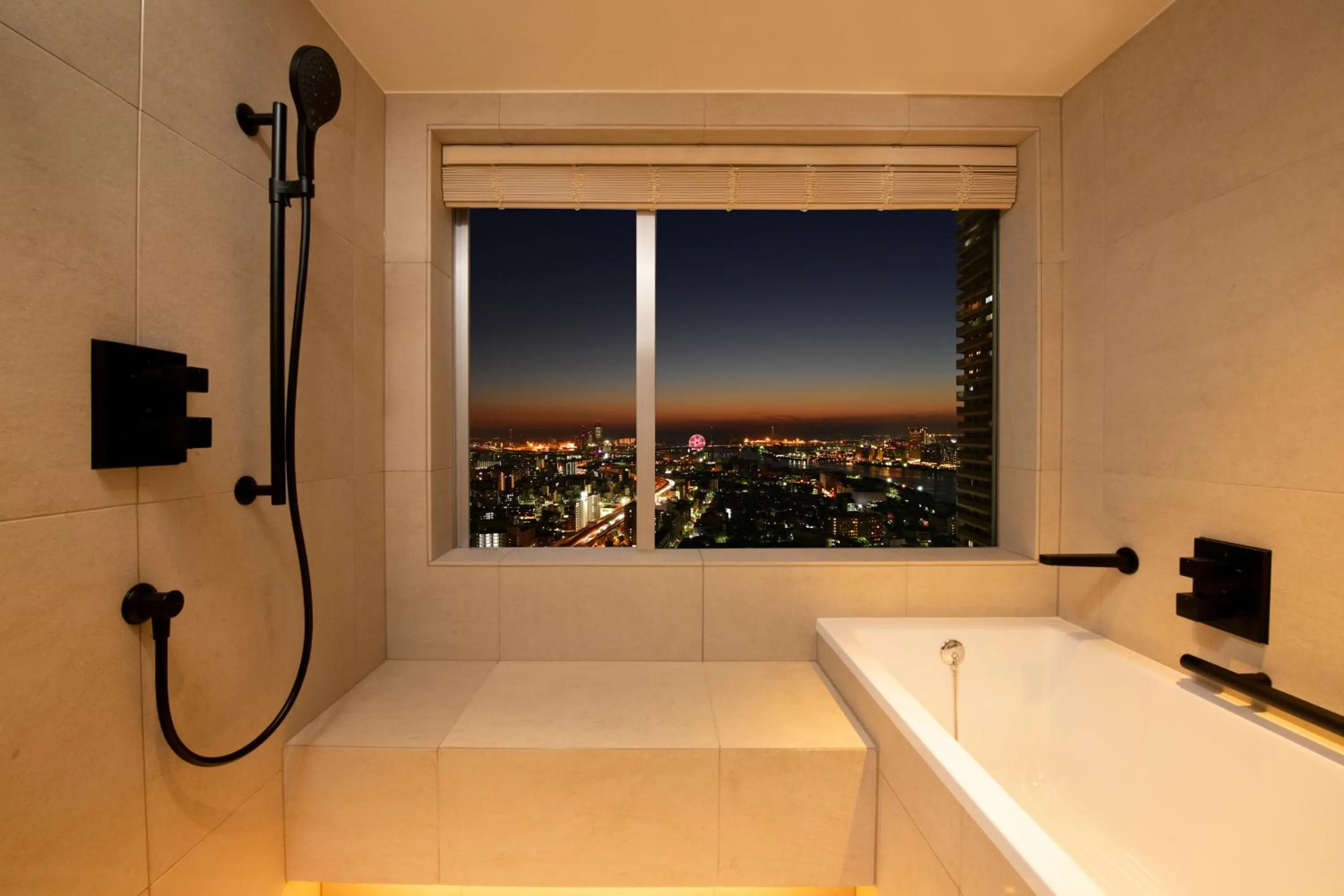 Art Hotel Osaka Bay Tower