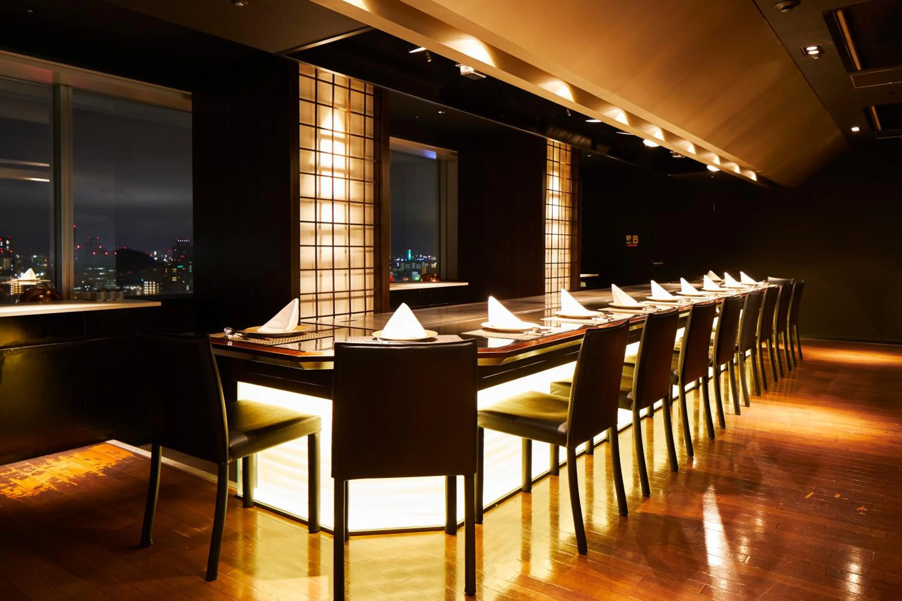Restaurant/places to eat in Art Hotel Osaka Bay Tower