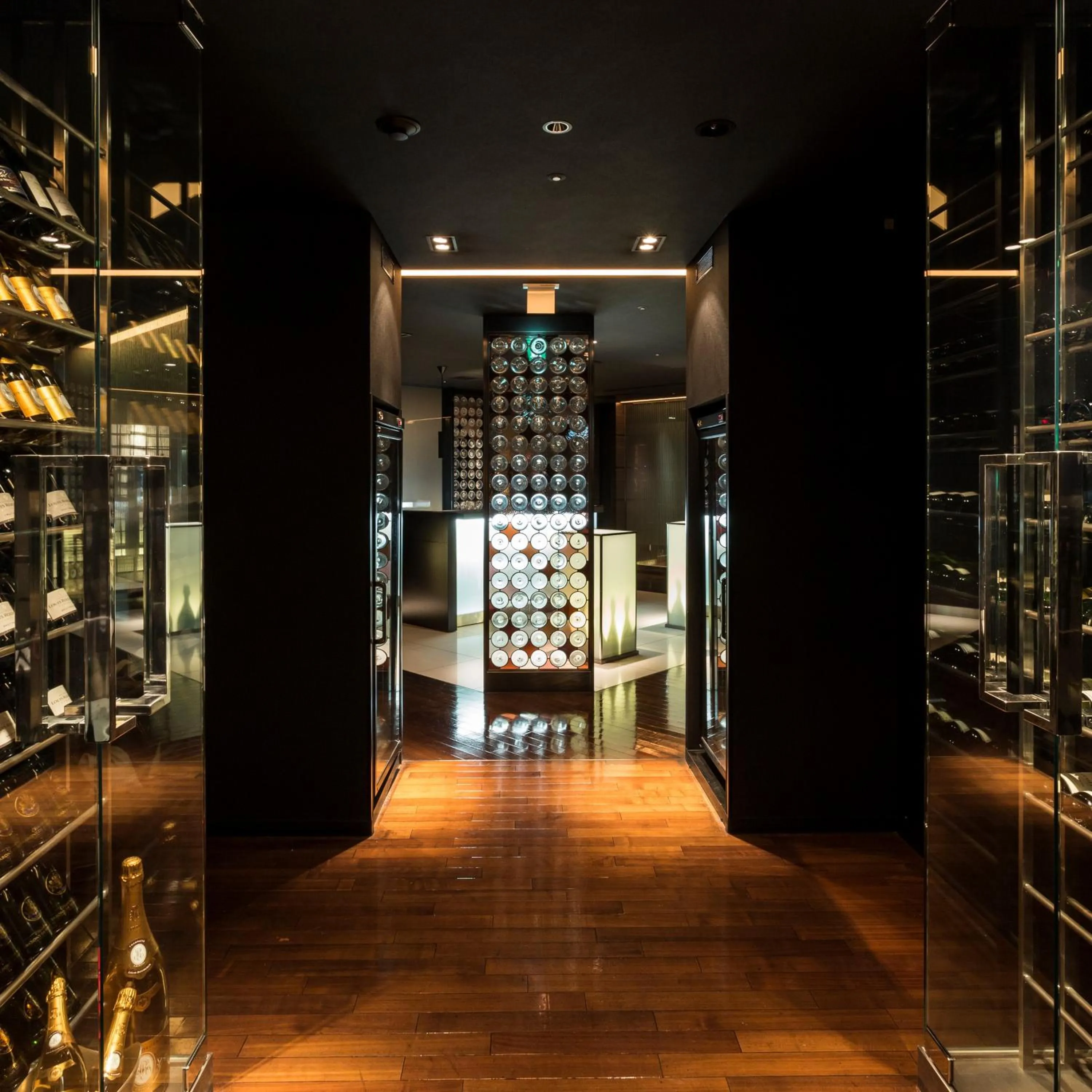 Restaurant/places to eat in Art Hotel Osaka Bay Tower