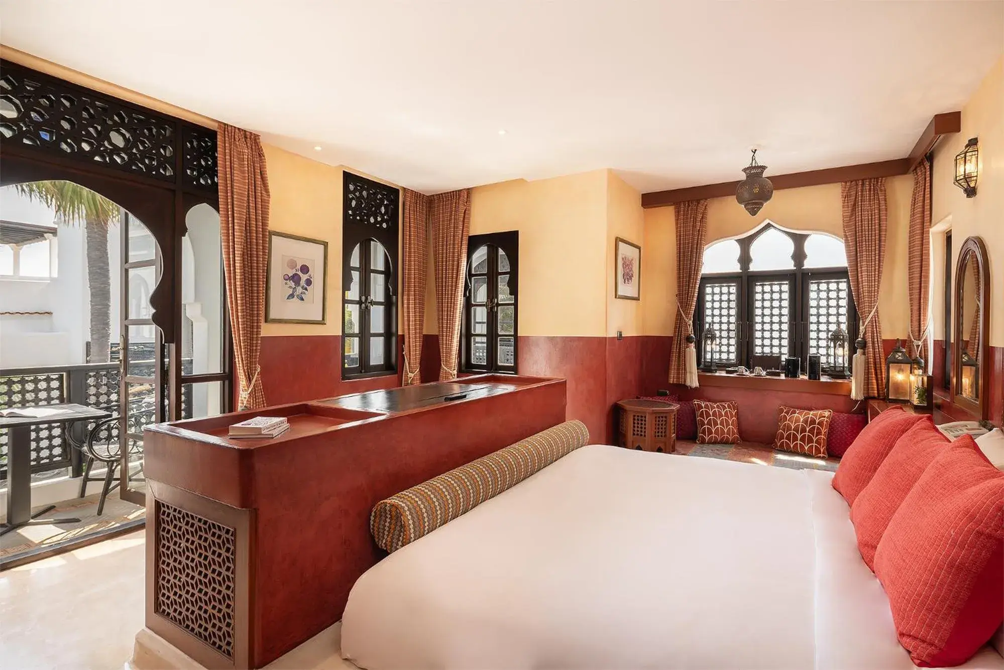 Deluxe Seascape Jacuzzi in Villa Maroc Resort Deluxe Seascape Jacuzzi in Villa Maroc Resort