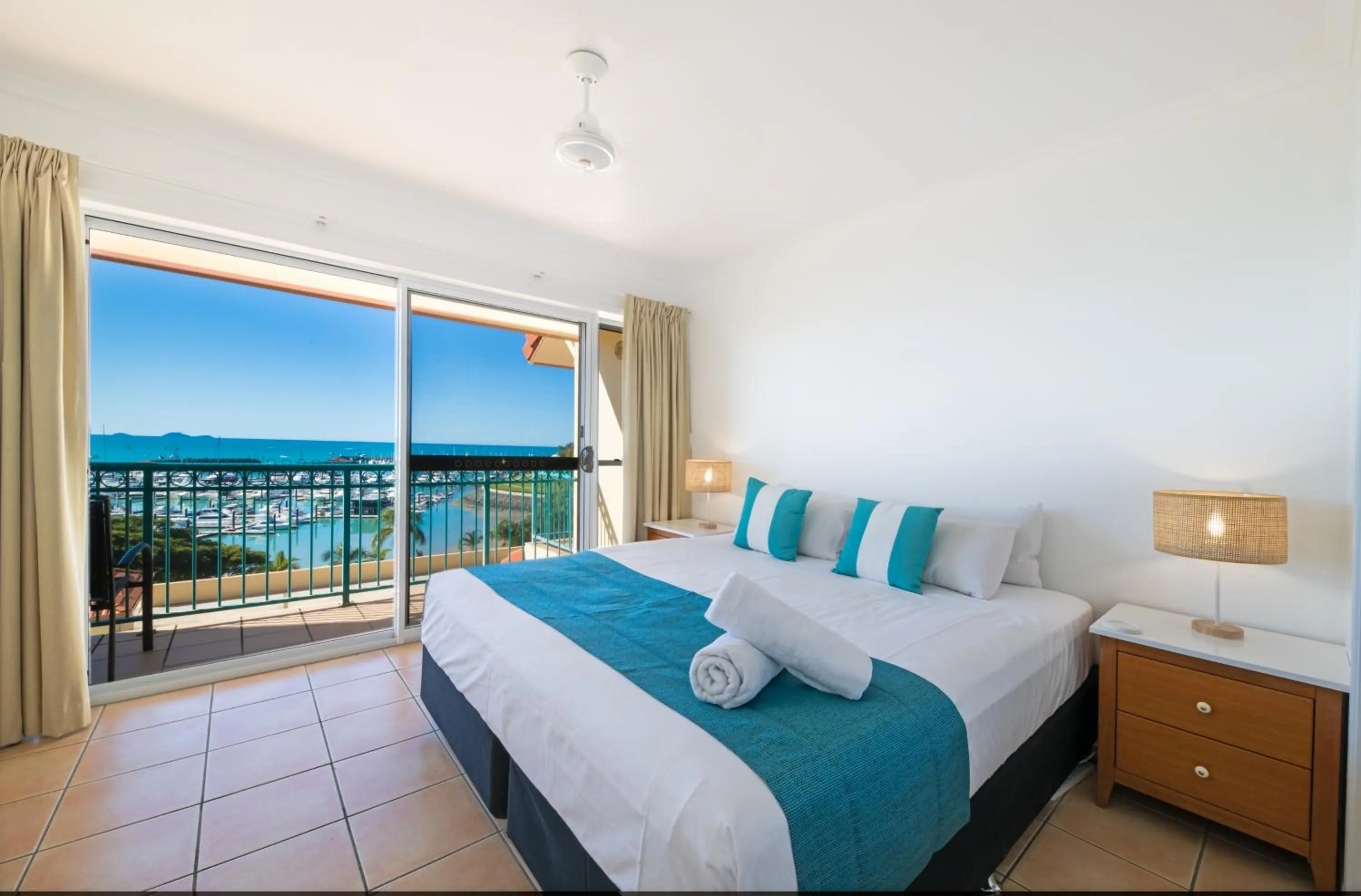 Bedroom, Bed in Shingley Beach Resort - Whitsundays