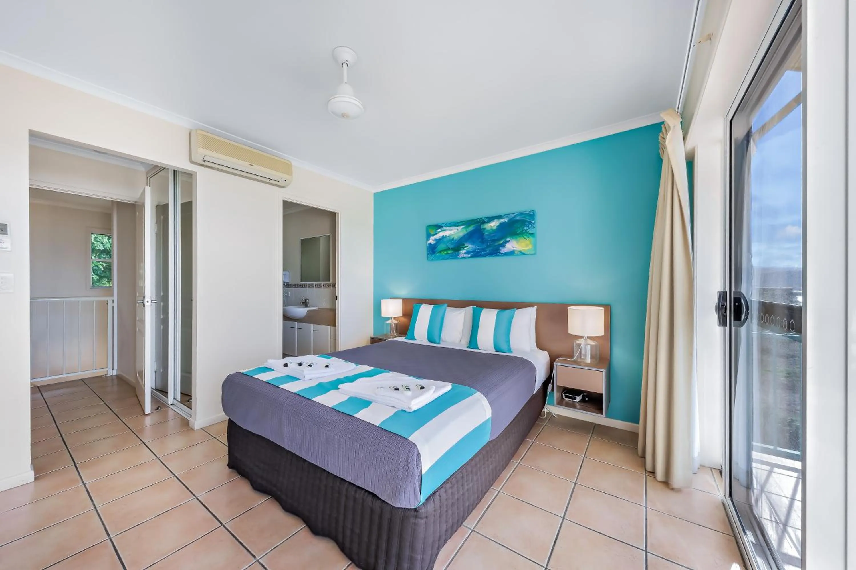 Bed in Shingley Beach Resort - Whitsundays