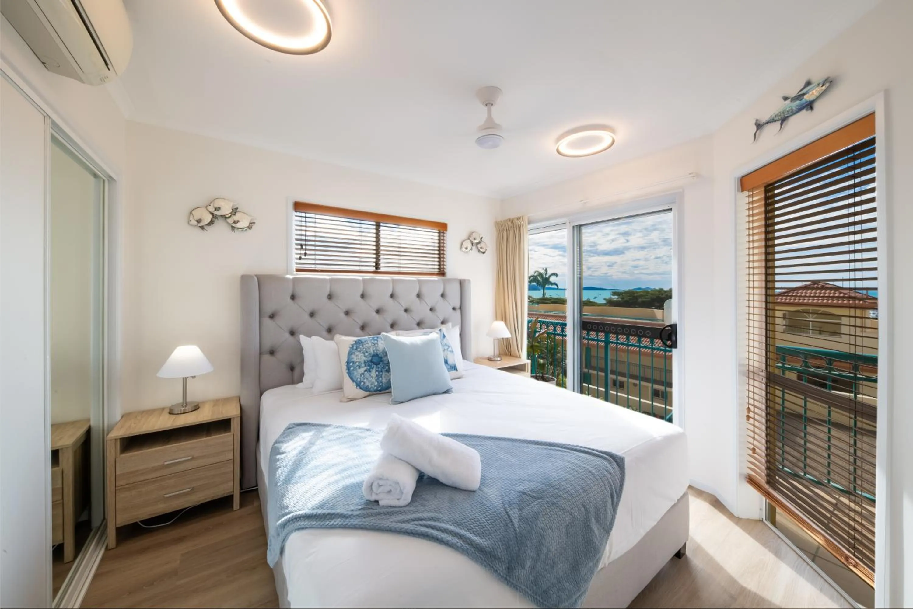 Photo of the whole room, Bed in Shingley Beach Resort - Whitsundays