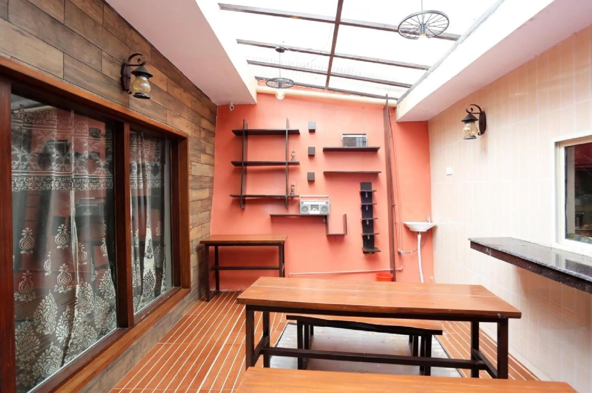 Restaurant/places to eat in Ekam Lodge