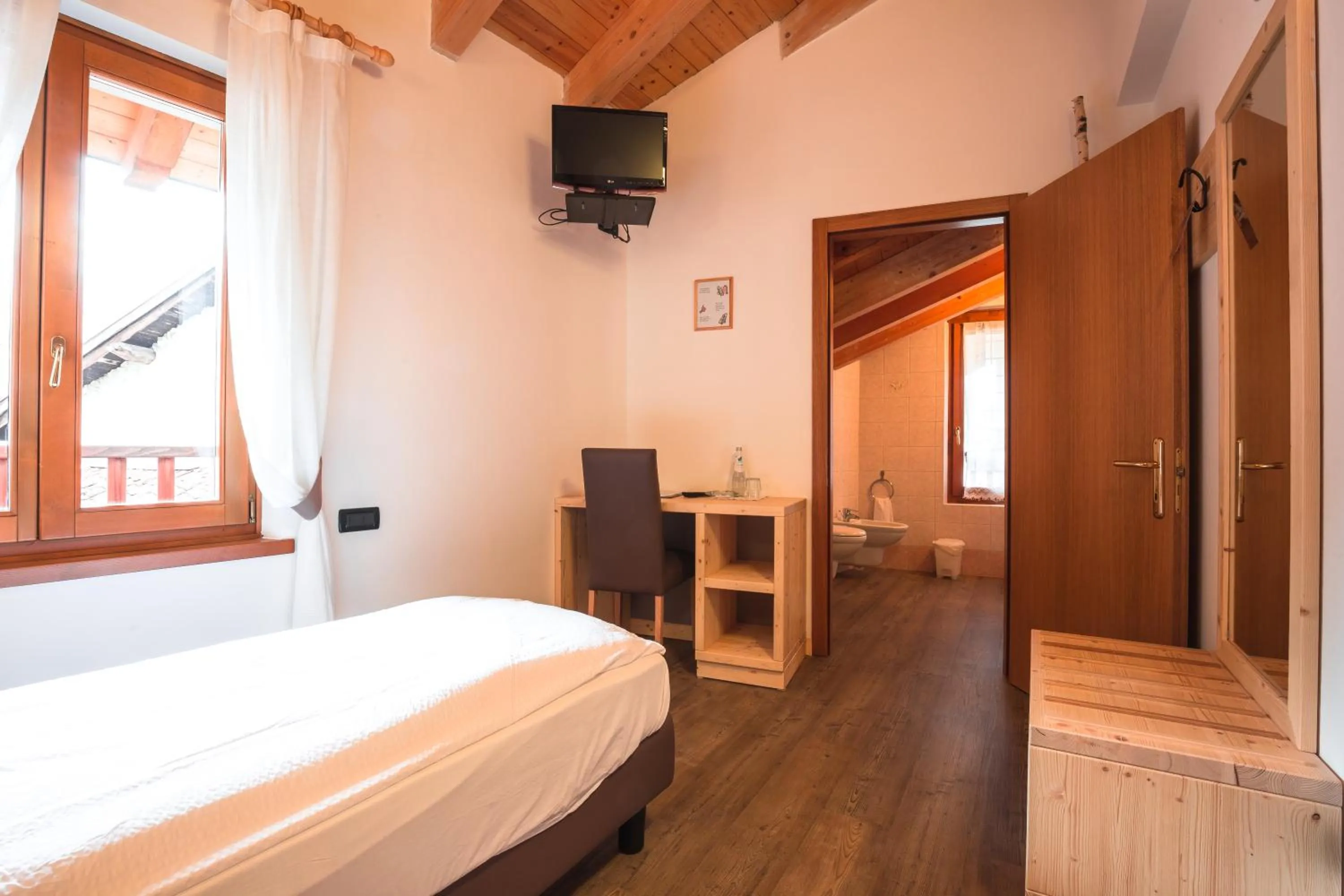 TV and multimedia, Bed in Albergo Maggiorina