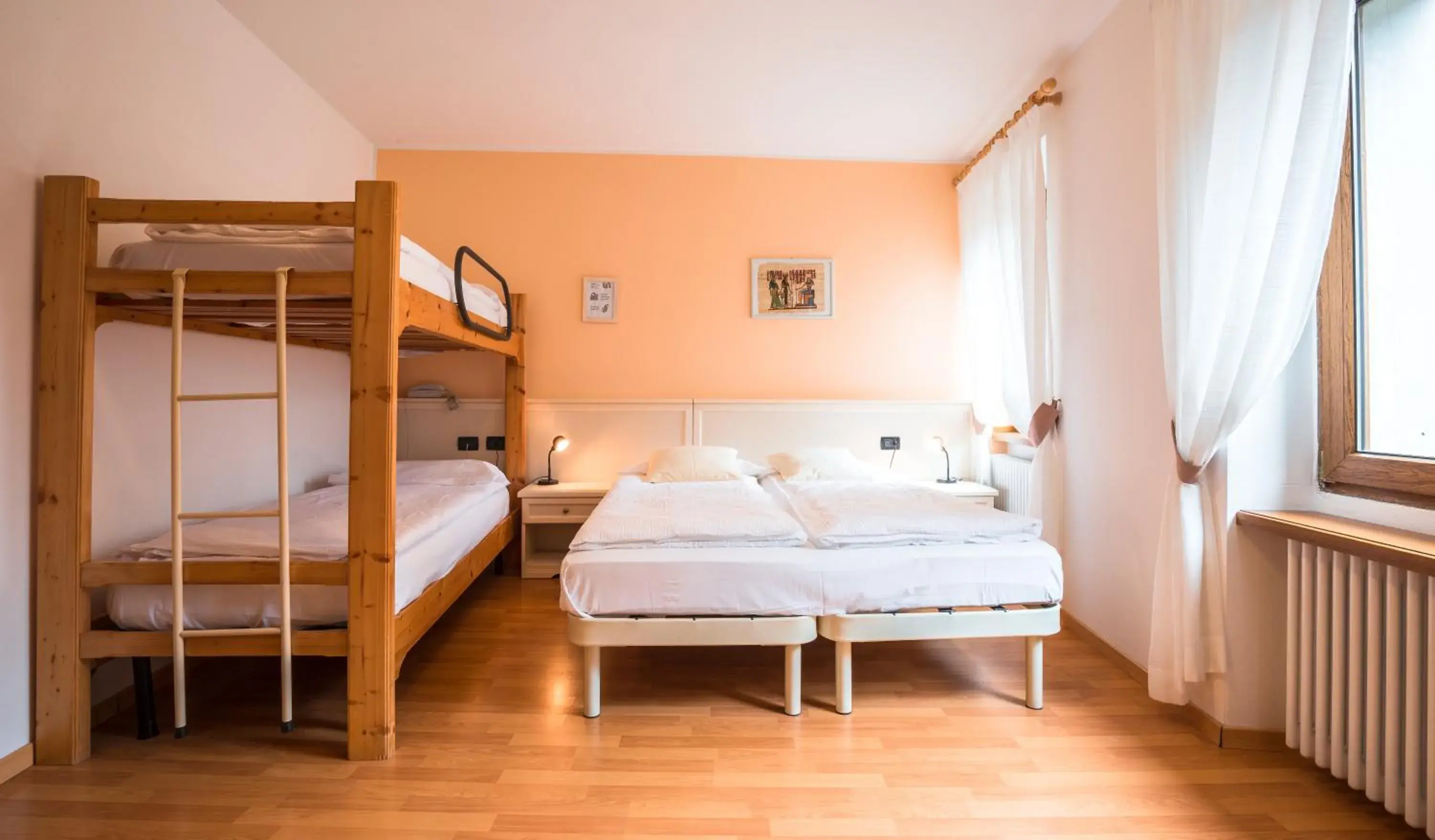 Quadruple Room in Albergo Maggiorina Quadruple Room in Albergo Maggiorina