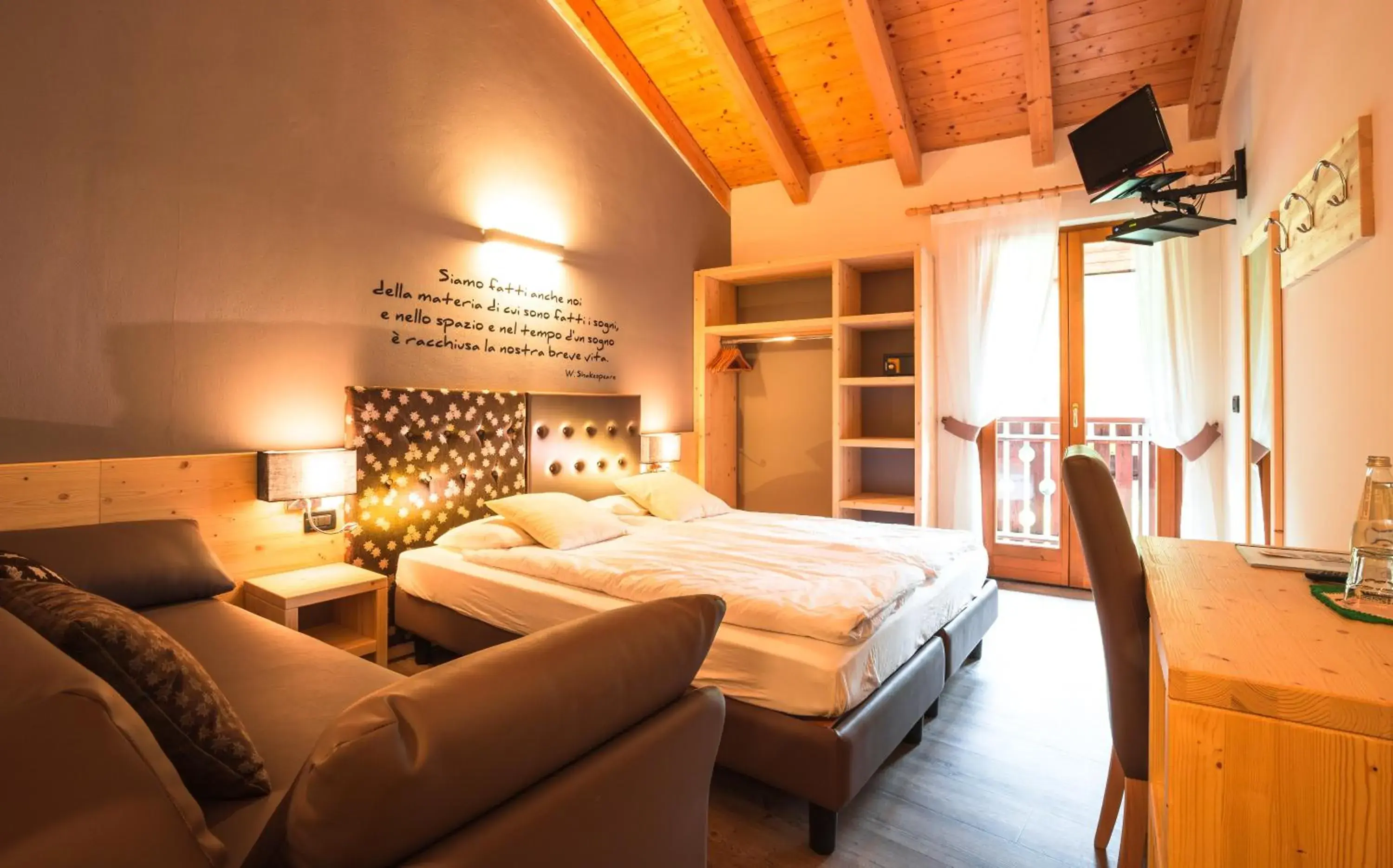 Superior Double Room in Albergo Maggiorina Superior Double Room in Albergo Maggiorina