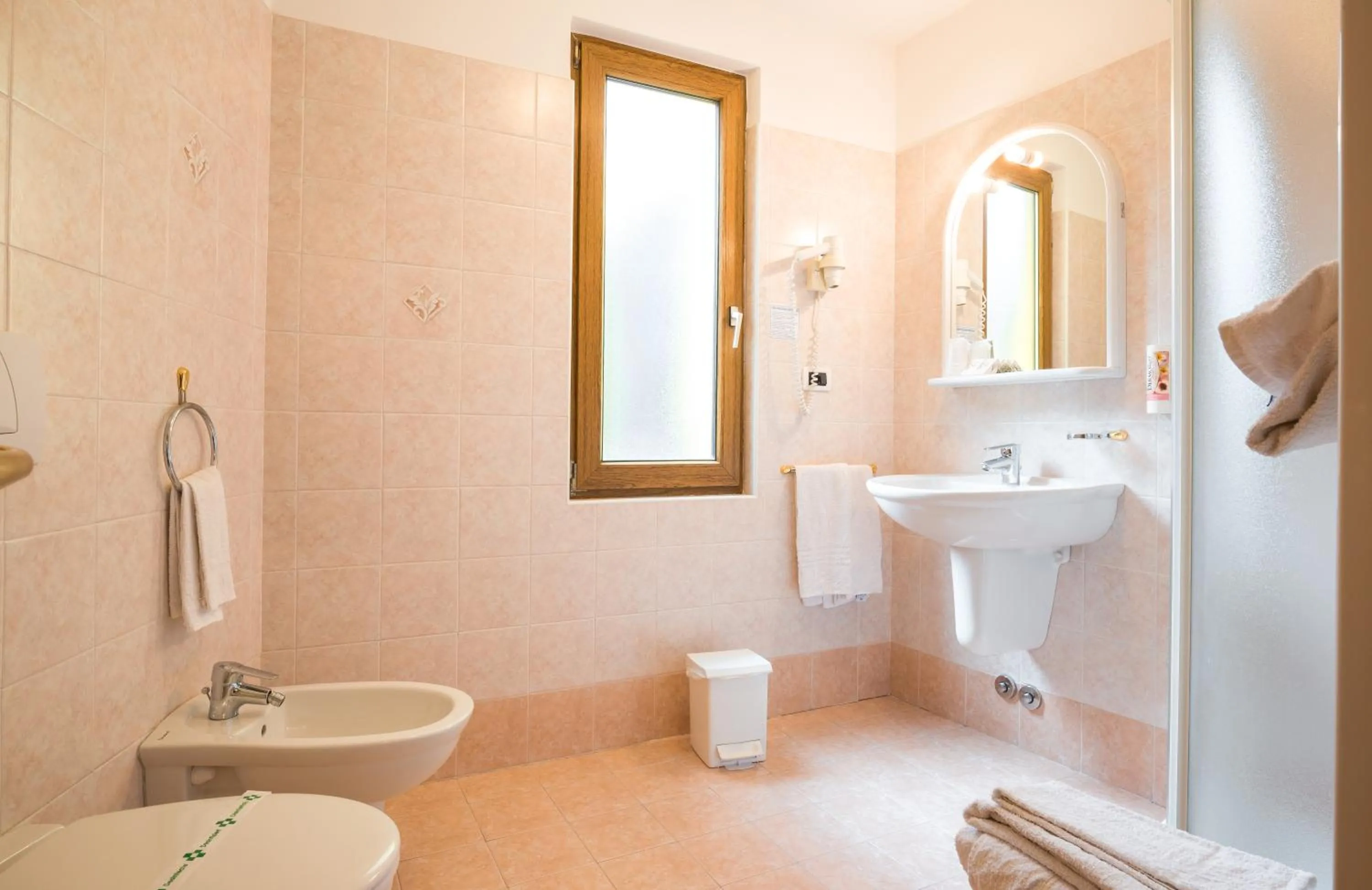 Bathroom in Albergo Maggiorina