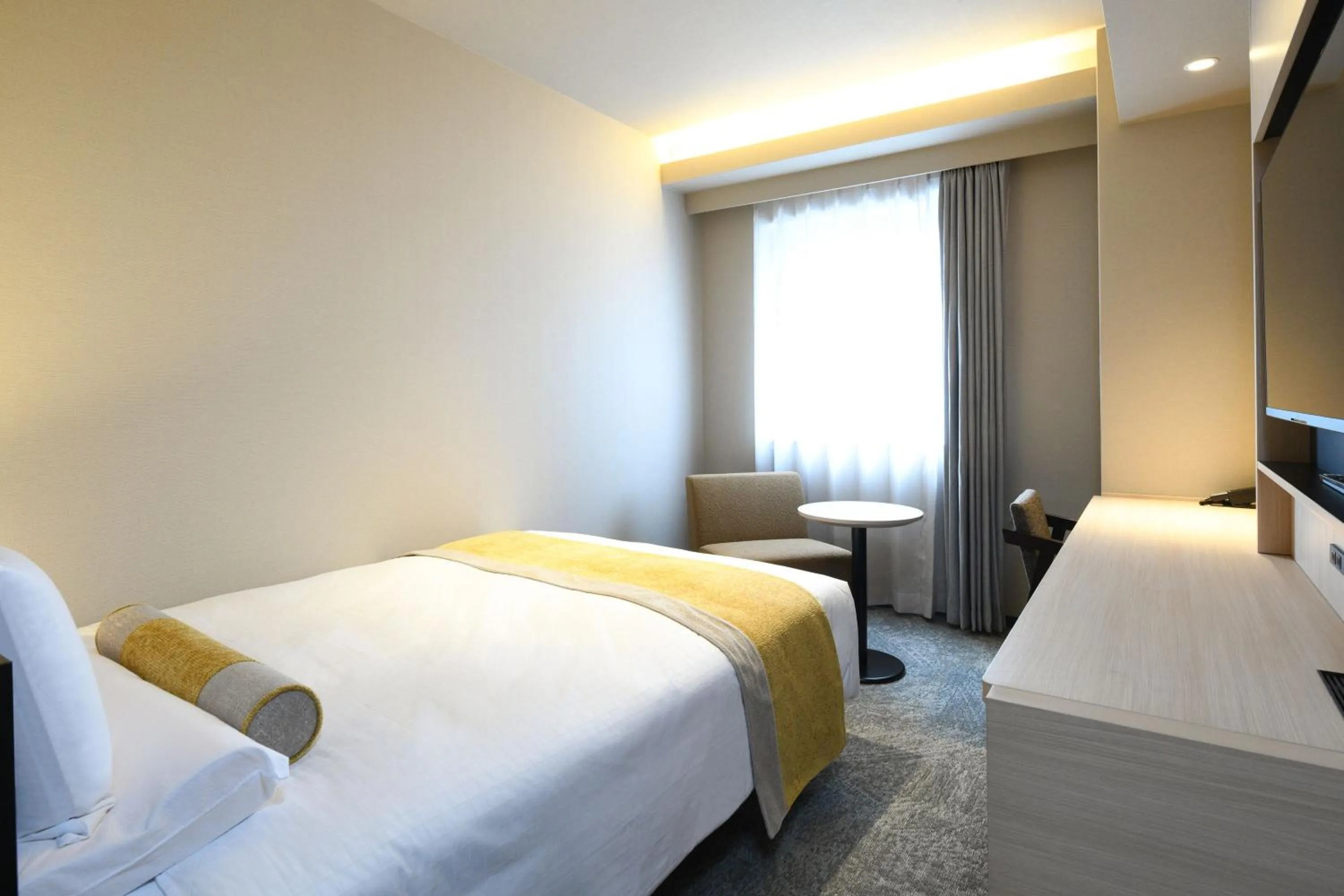 Photo of the whole room, Bed in HOTEL MYSTAYS Ochanomizu Conference Center