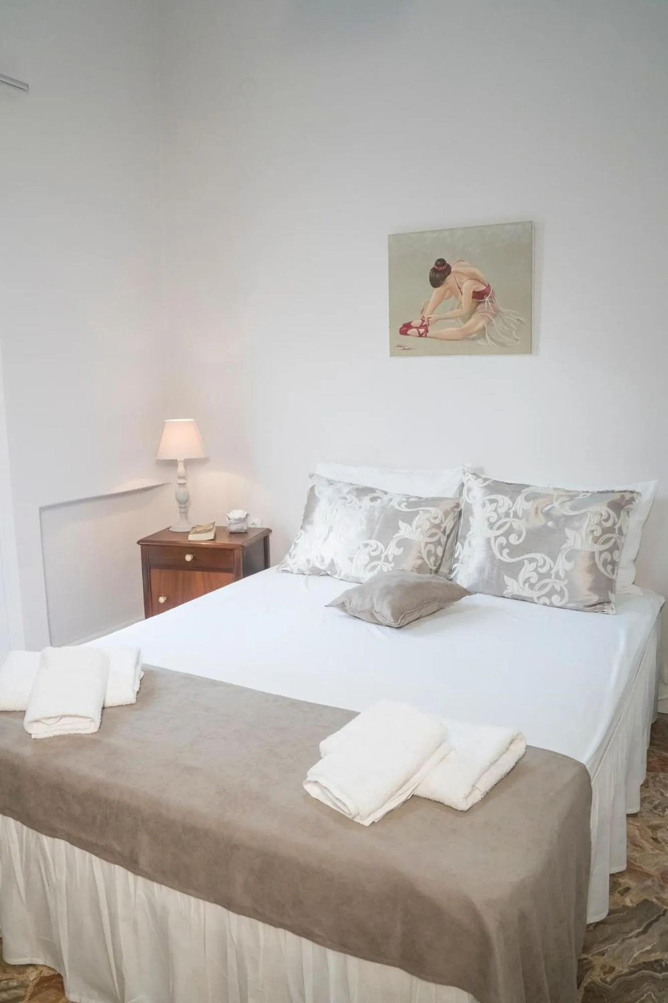 Bed in Heraklion Old Port Apartments