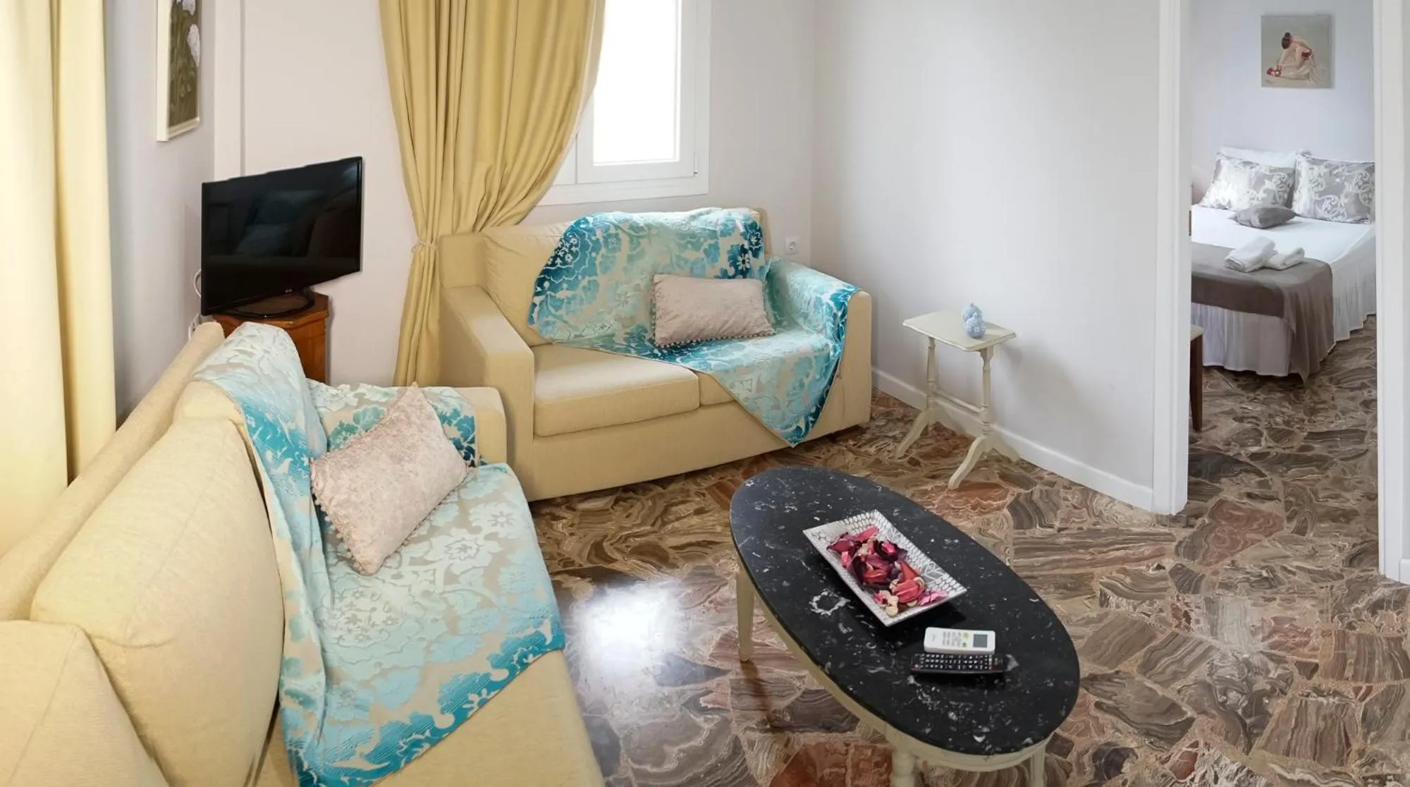 Bed in Heraklion Old Port Apartments