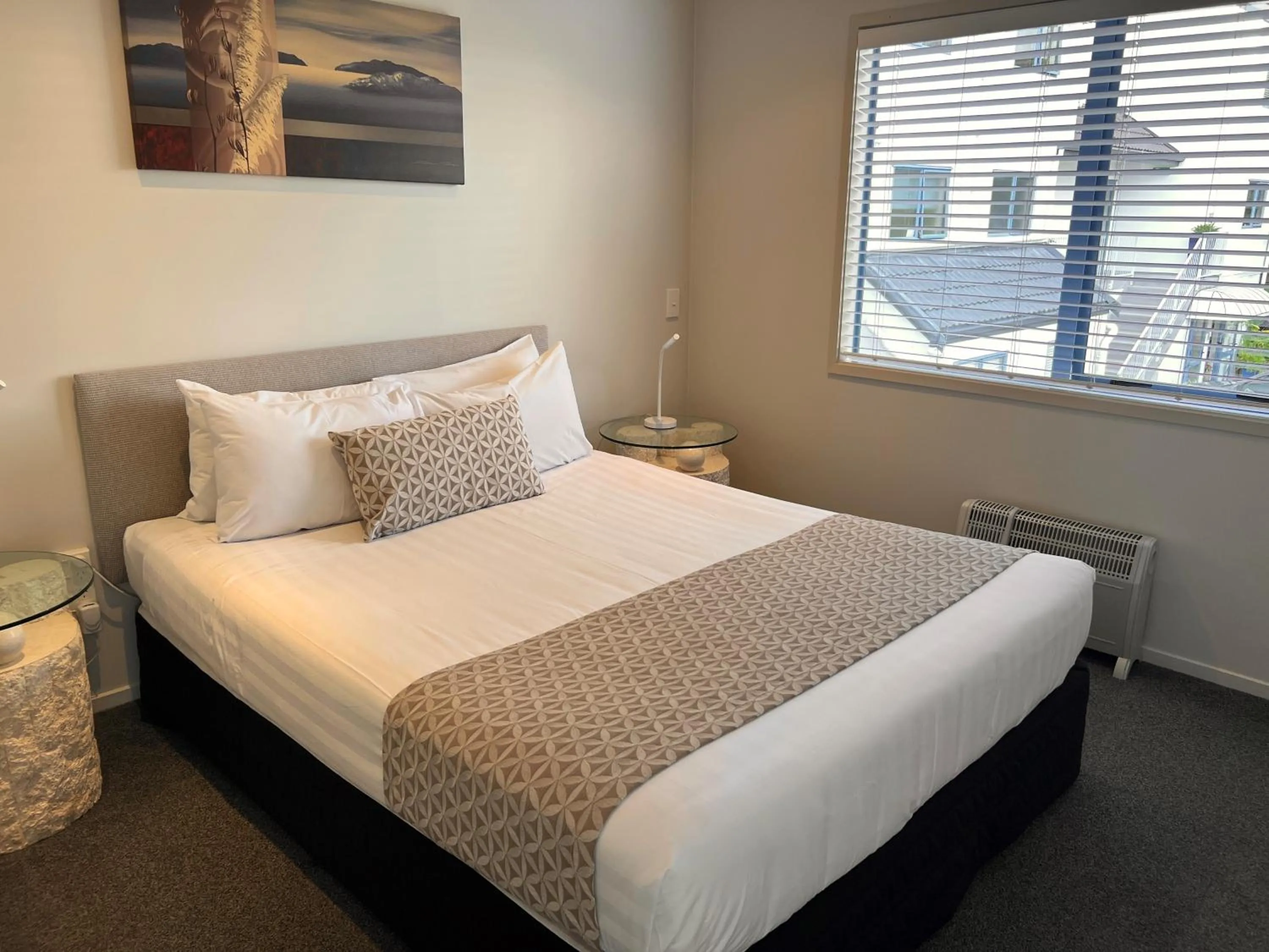 Bedroom, Bed in Blue Pacific Apartments