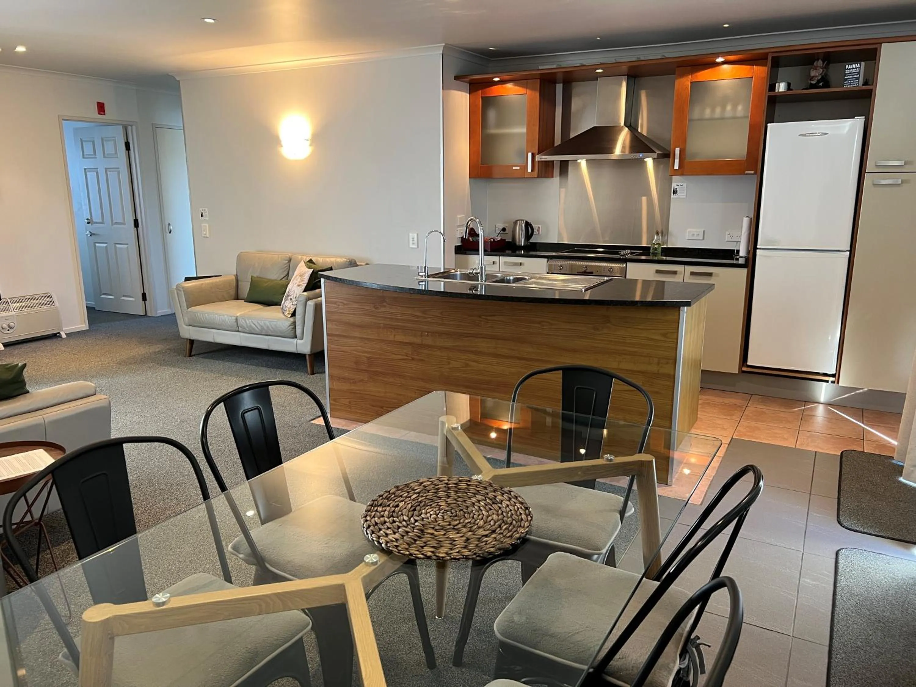 Kitchen or kitchenette in Blue Pacific Apartments