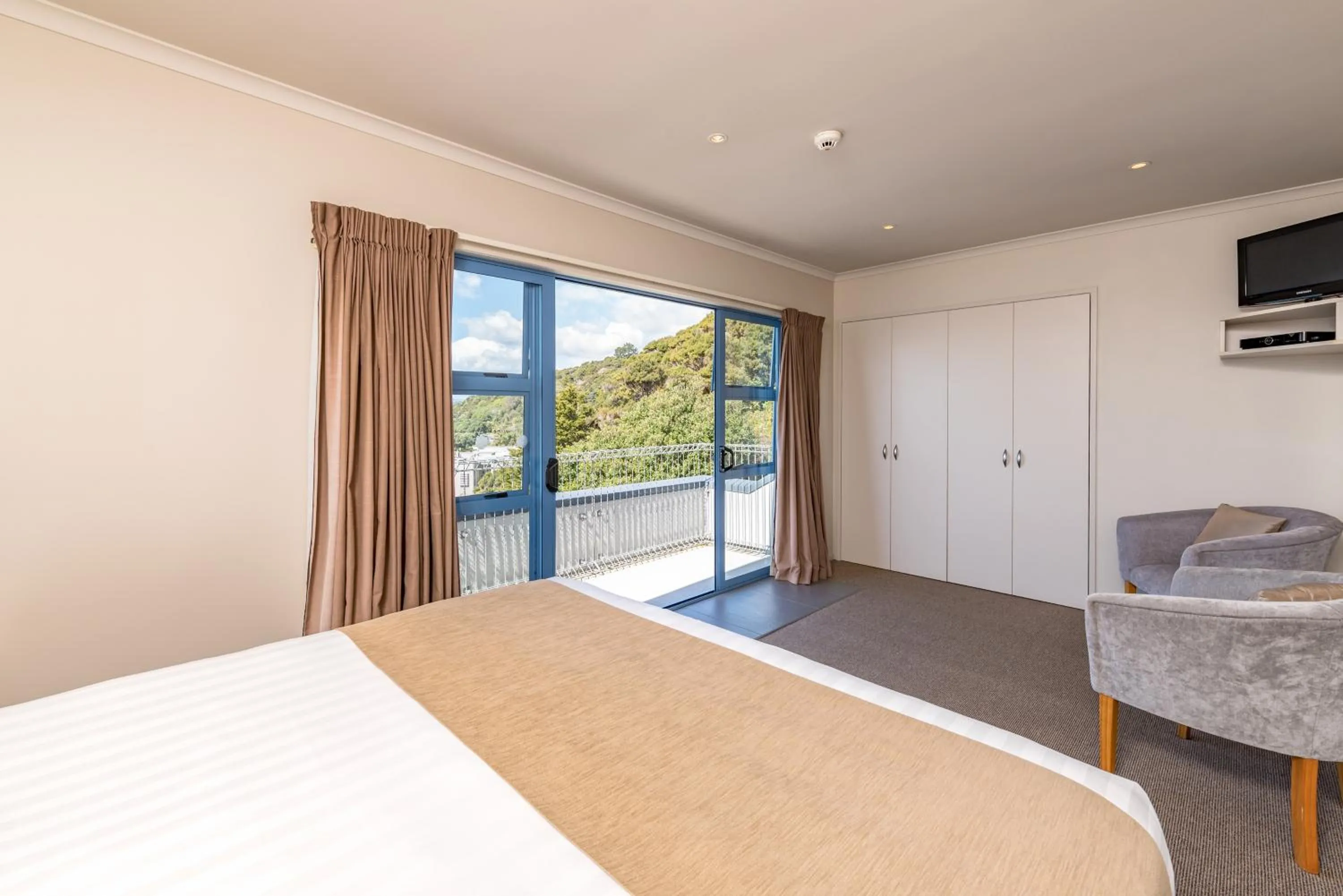 Bed in Blue Pacific Apartments