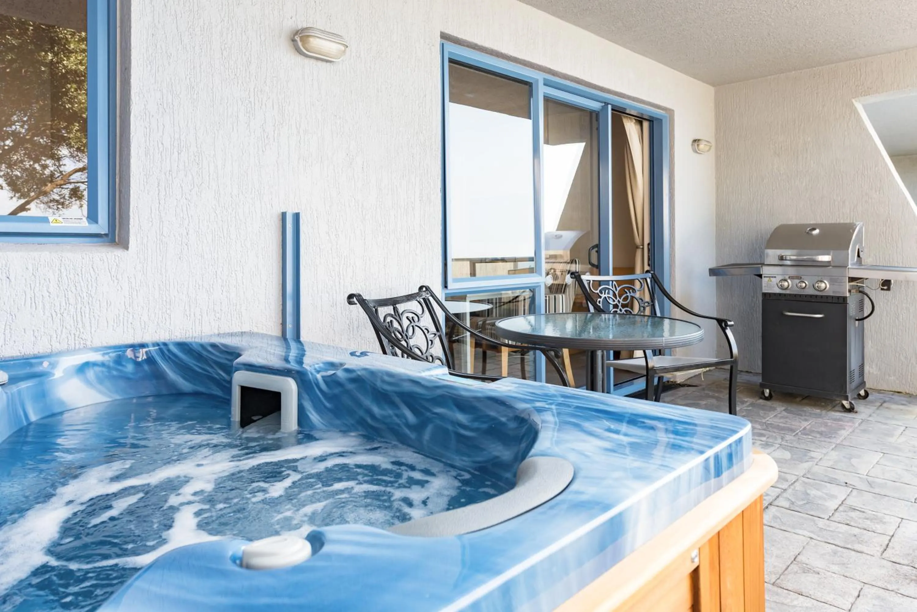 Hot Tub in Blue Pacific Apartments