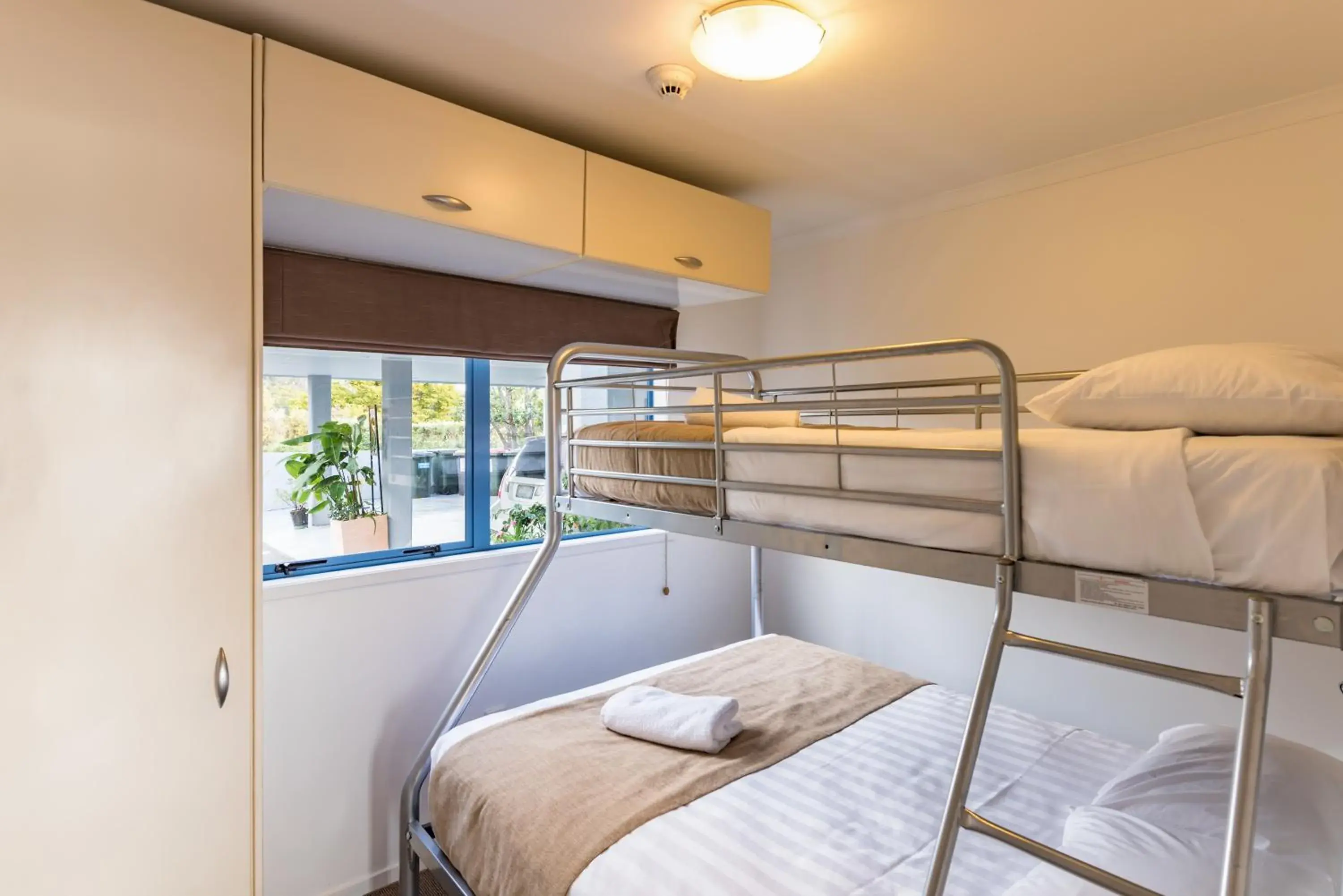 Two-Bedroom Family Apartment in Blue Pacific Apartments Two-Bedroom Family Apartment in Blue Pacific Apartments