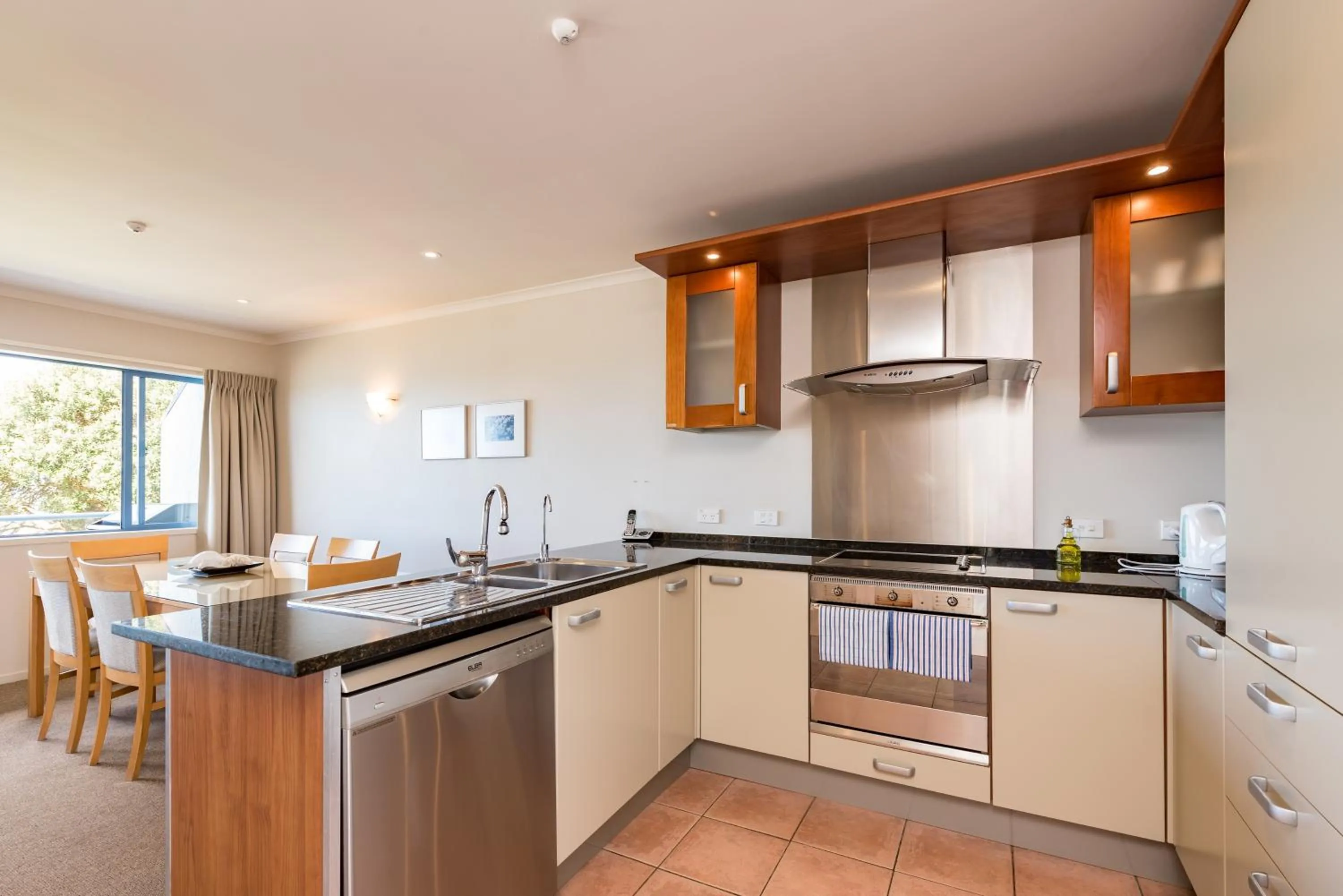Kitchen or kitchenette in Blue Pacific Apartments
