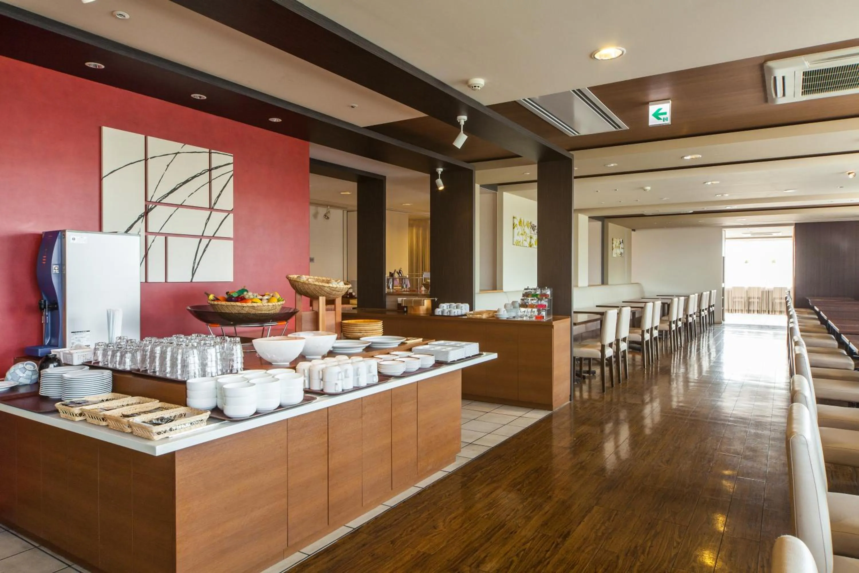 Restaurant/places to eat in MYSTAYS Shin Urayasu Conference Center