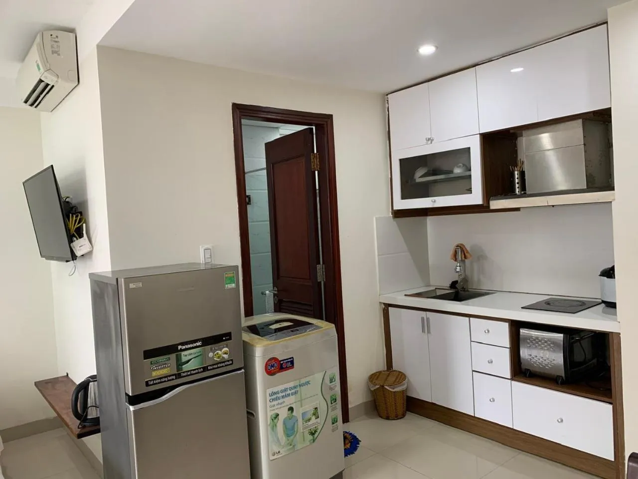 Kitchen or kitchenette in Salamander Apartment hotel