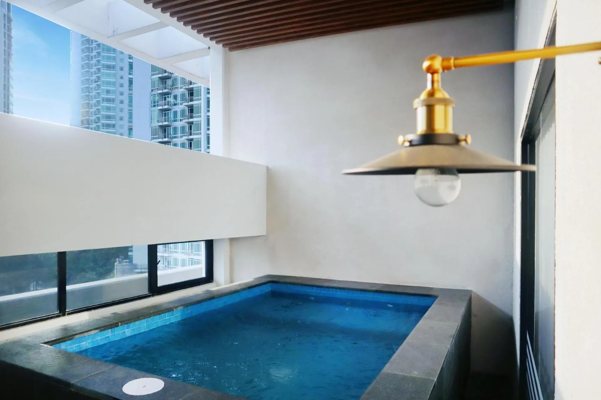 Hot Tub in Oakwood Suites Kuningan Jakarta