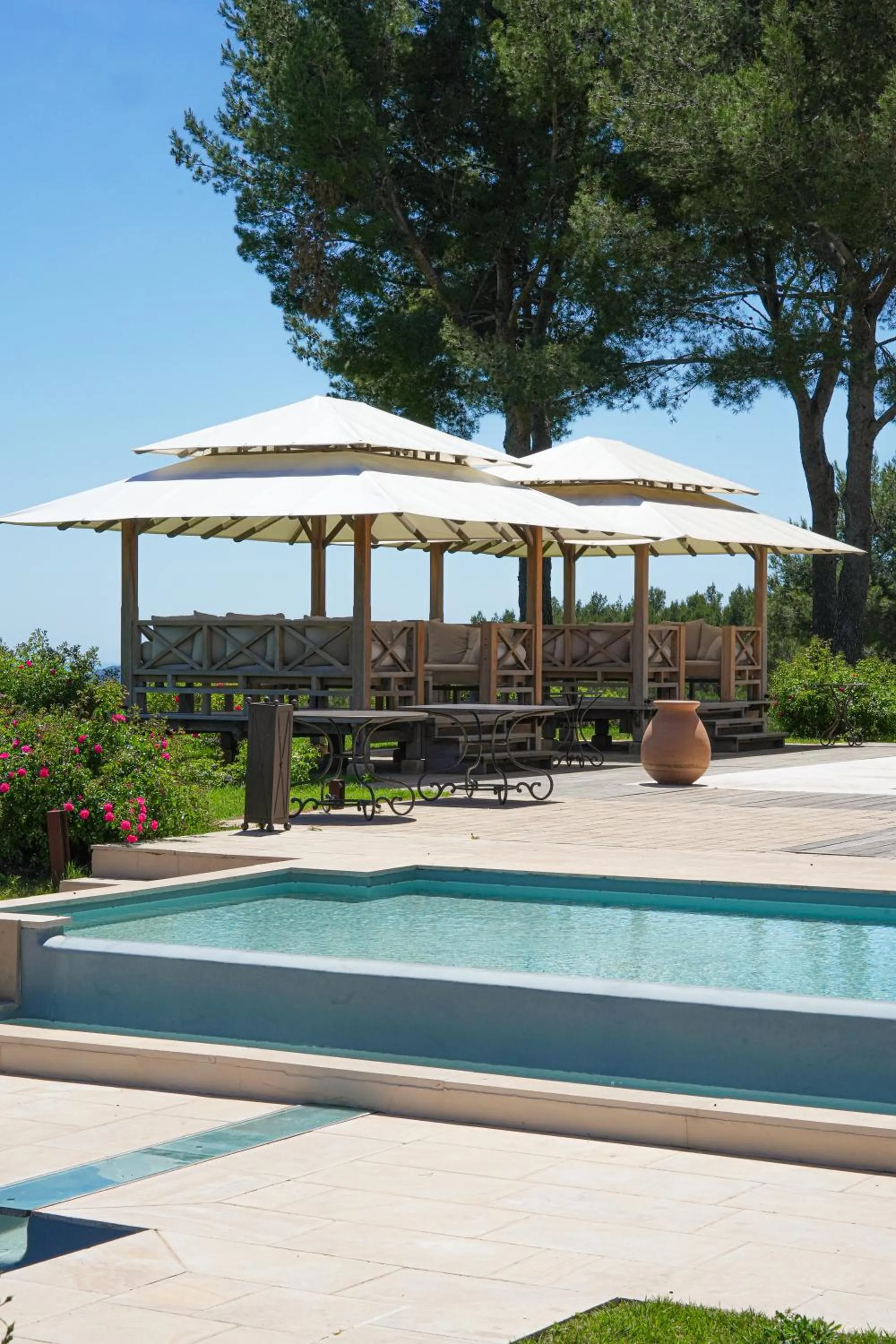 Patio in L'Hôtel & Spa du Castellet