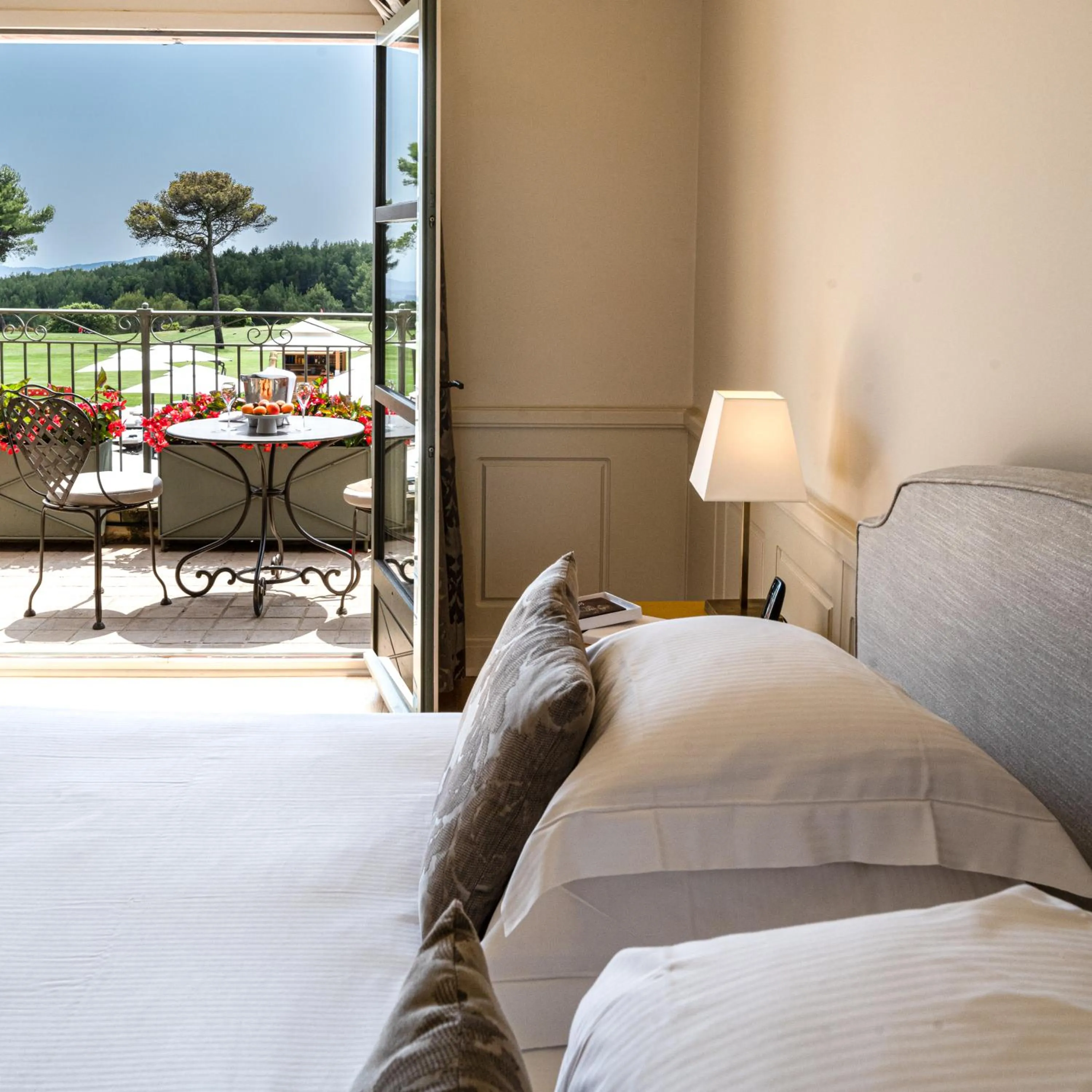 View (from property/room), Bed in L'Hôtel & Spa du Castellet