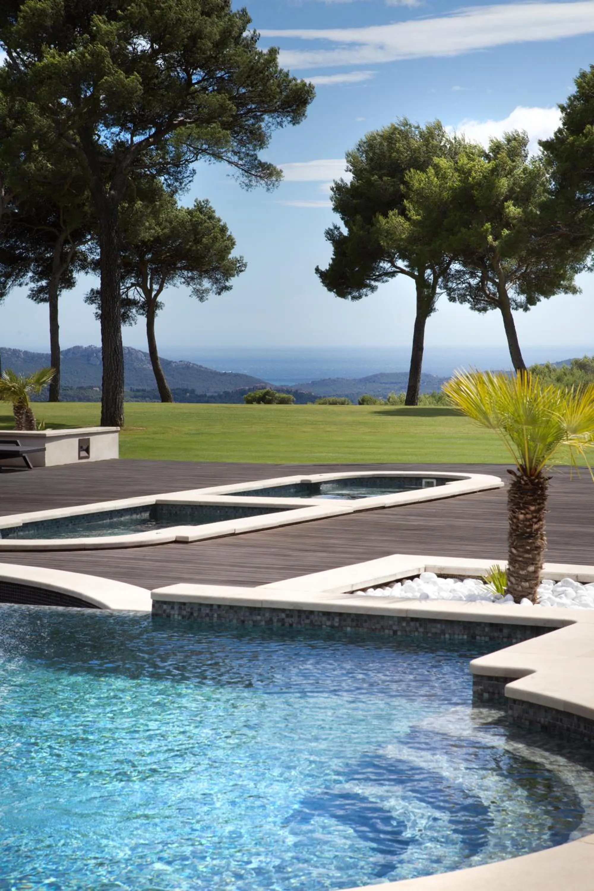 Swimming pool in L'Hôtel & Spa du Castellet