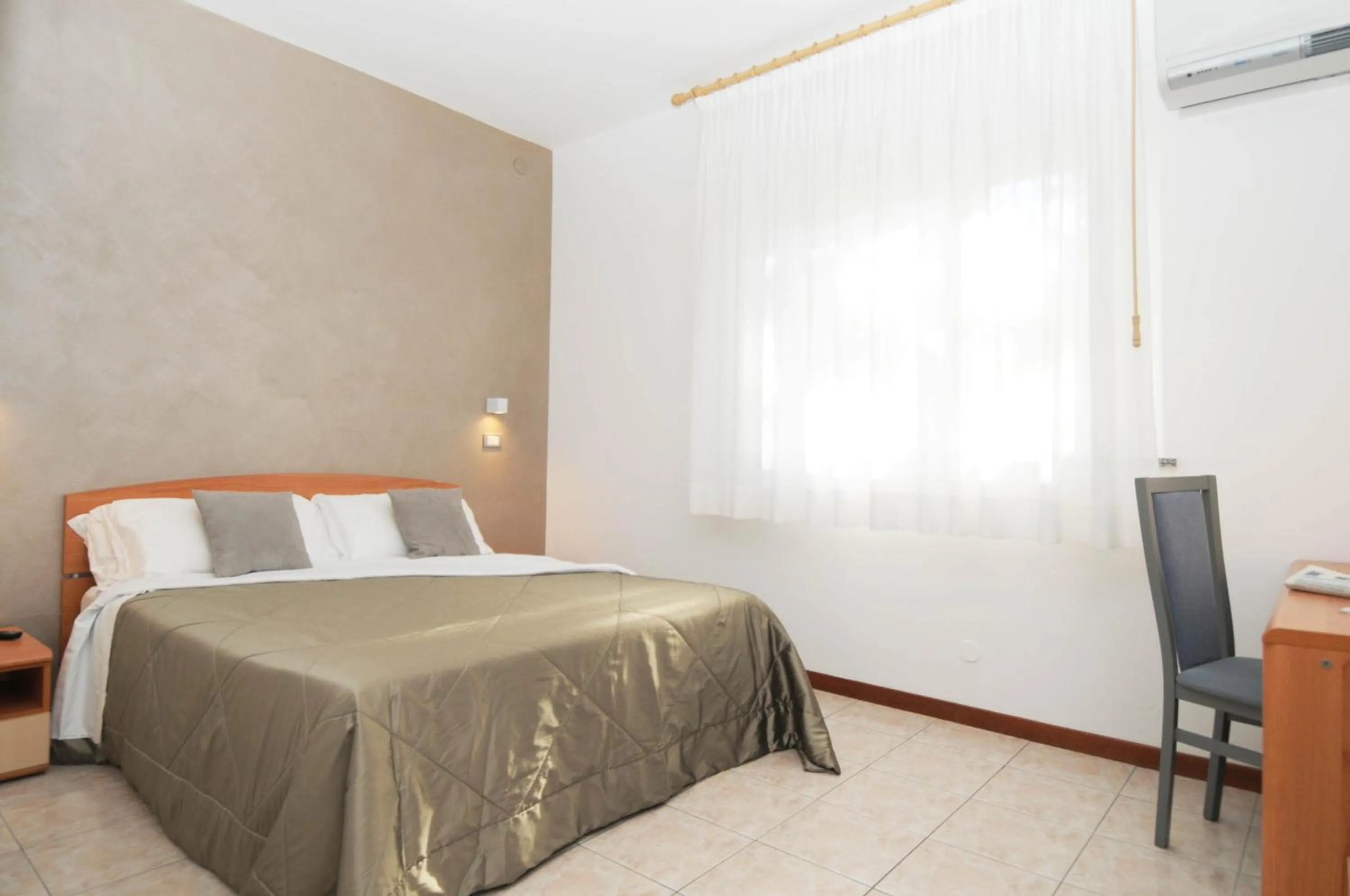 Bedroom in Hotel La Perla