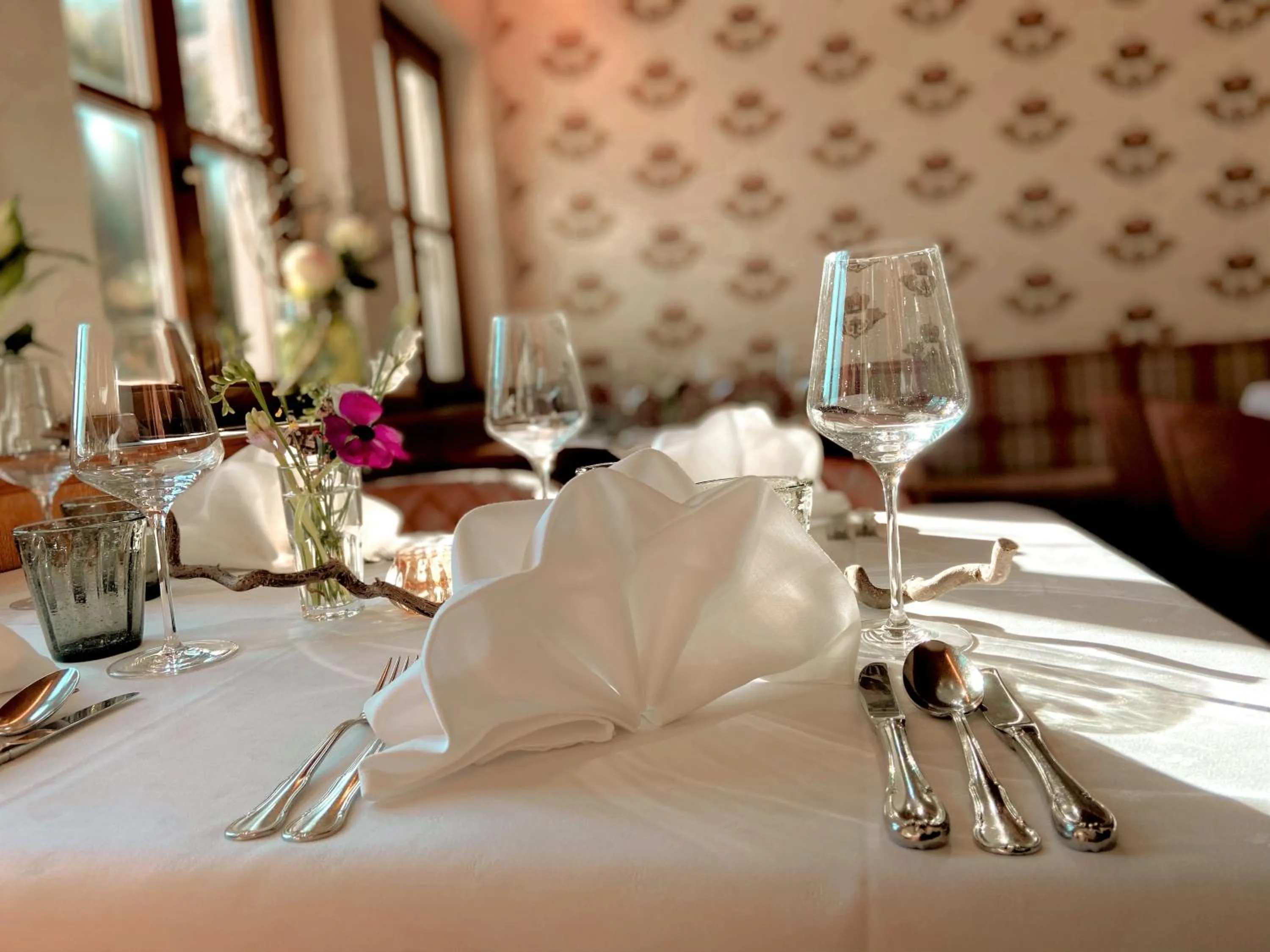 Restaurant/places to eat in Landhotel Lindenhof