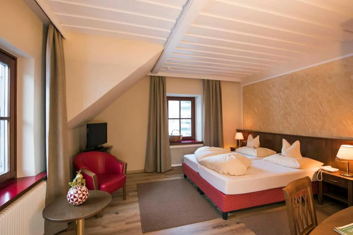 Photo of the whole room, Bed in Landhotel Lindenhof